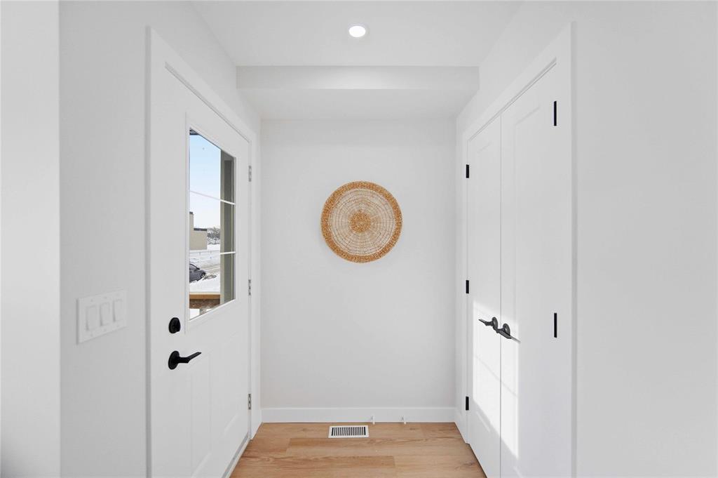 












.5 223 Royal Avenue

,
Winnipeg,




Manitoba
R2V1H6

