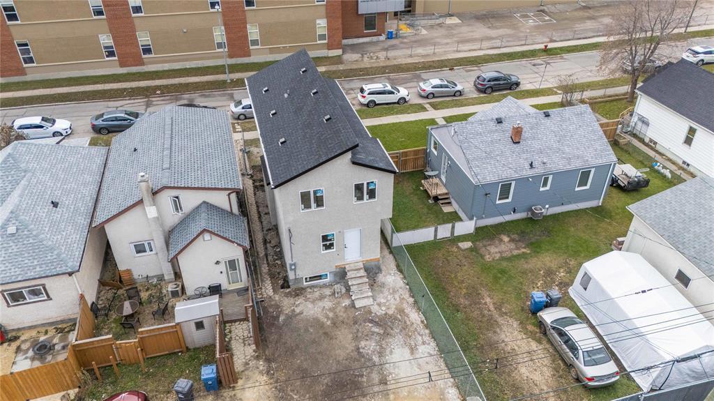 












.5 223 Royal Avenue

,
Winnipeg,




Manitoba
R2V1H6

