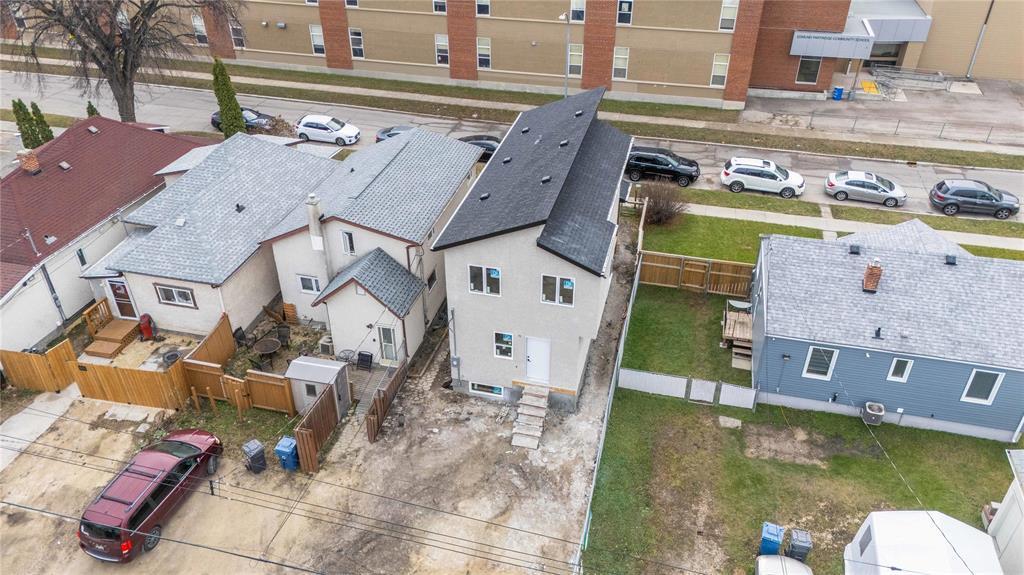 












.5 223 Royal Avenue

,
Winnipeg,




Manitoba
R2V1H6

