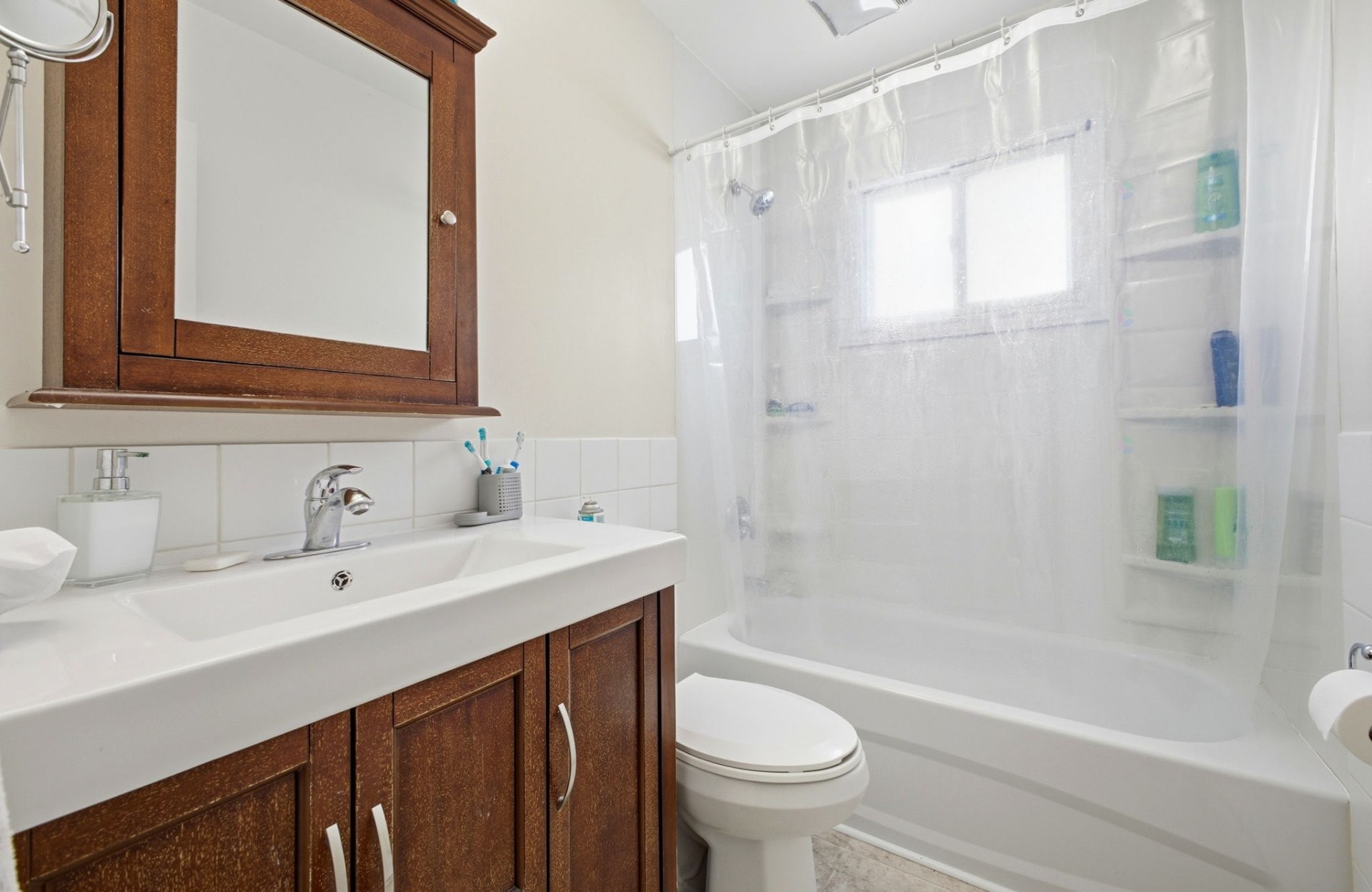 









194


Rue Archambault

,
Gatineau (Hull),




QC
J8Y5E2

