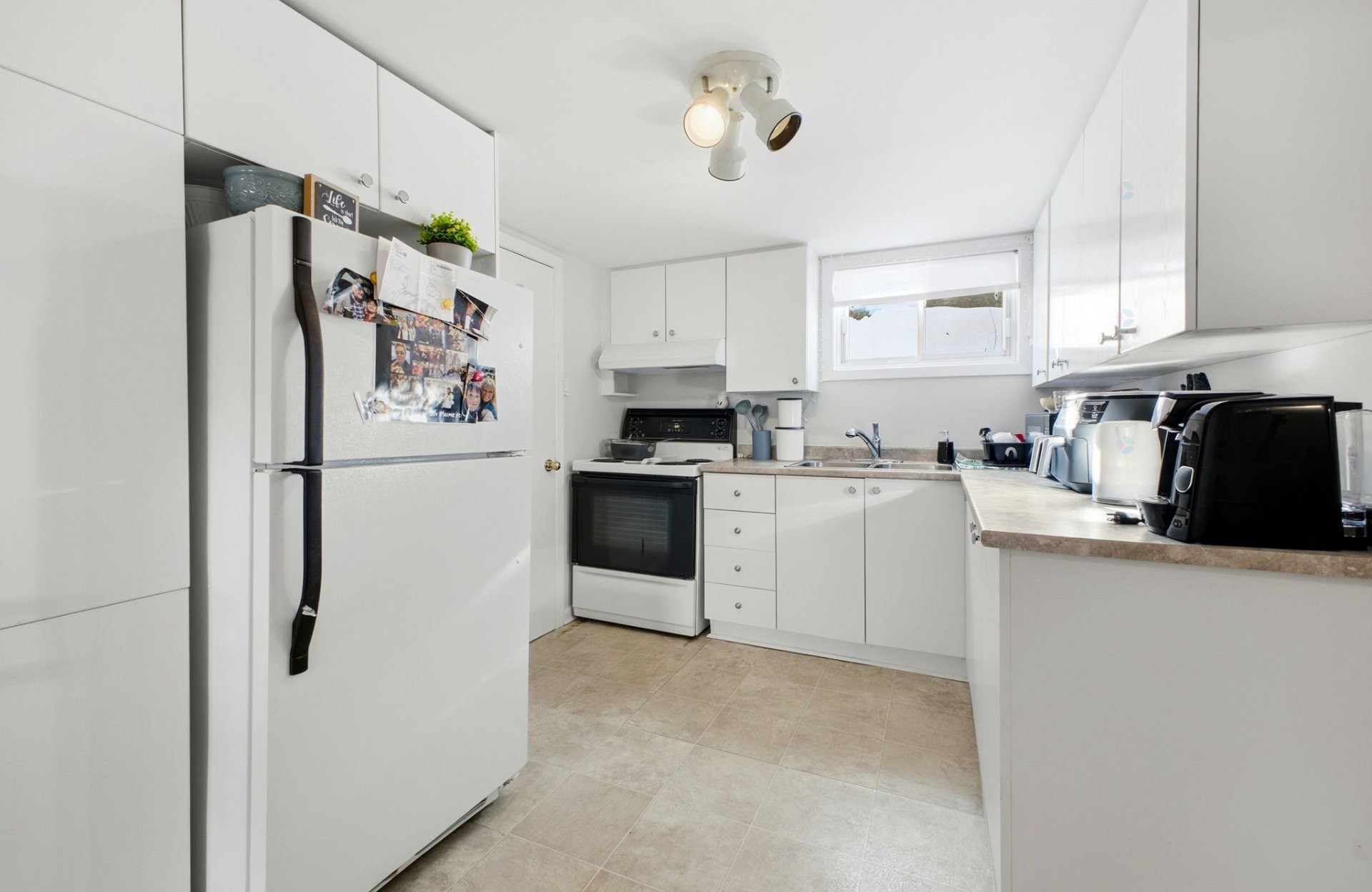 









194


Rue Archambault

,
Gatineau (Hull),




QC
J8Y5E2

