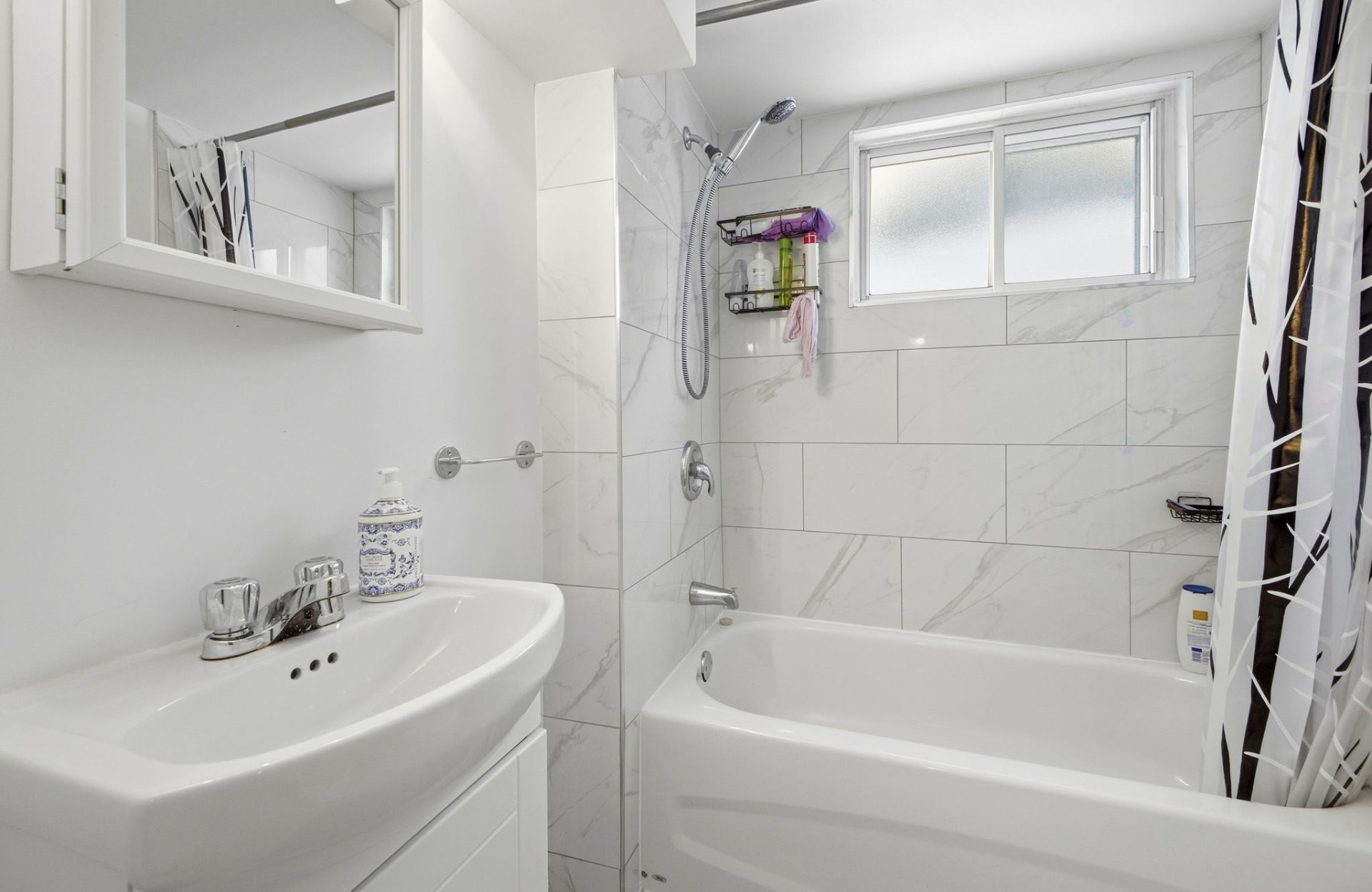 









194


Rue Archambault

,
Gatineau (Hull),




QC
J8Y5E2

