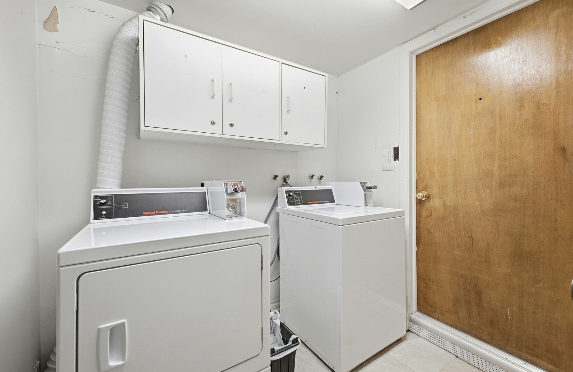 









194


Rue Archambault

,
Gatineau (Hull),




QC
J8Y5E2

