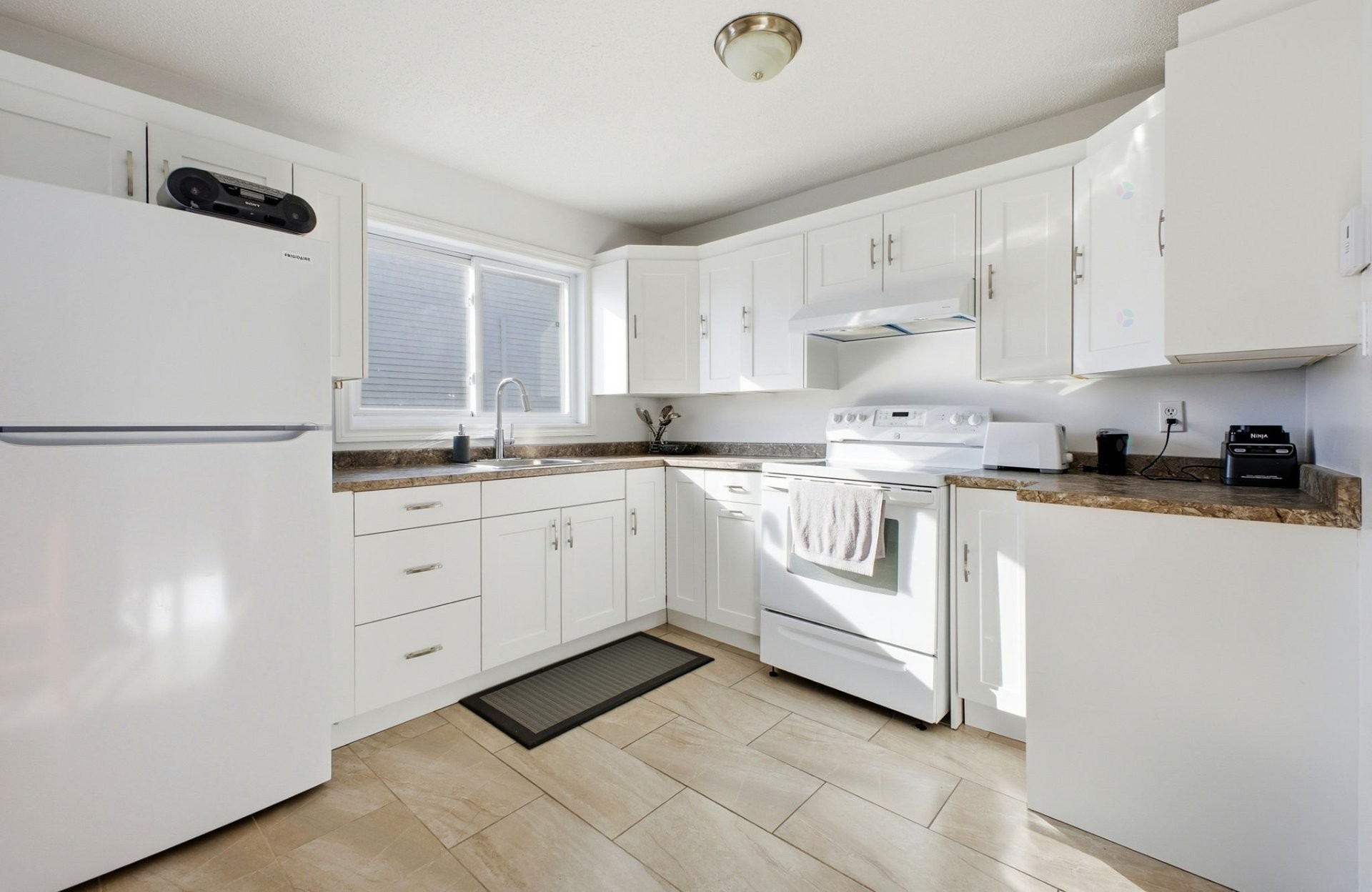 









194


Rue Archambault

,
Gatineau (Hull),




QC
J8Y5E2

