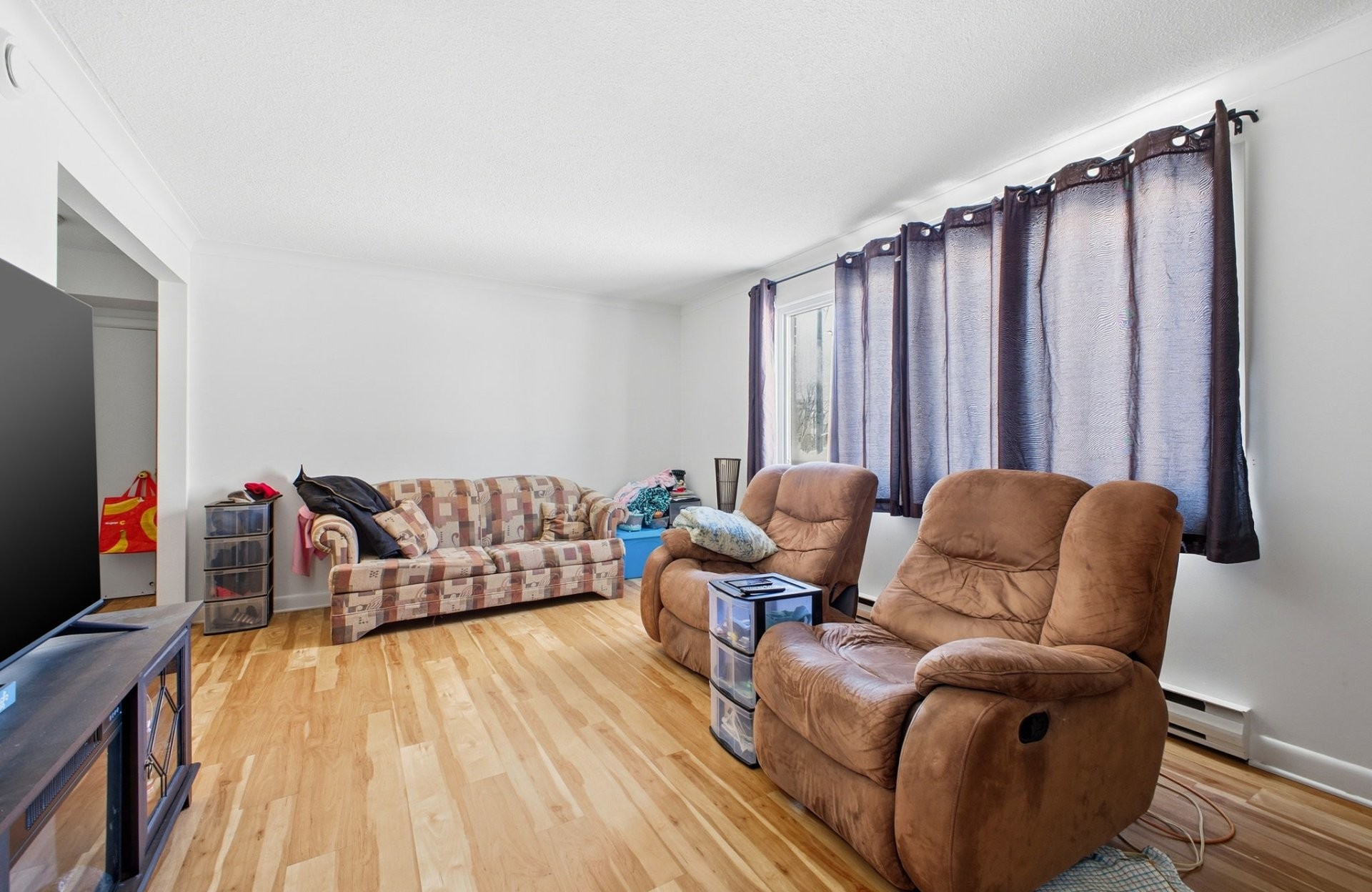 









194


Rue Archambault

,
Gatineau (Hull),




QC
J8Y5E2

