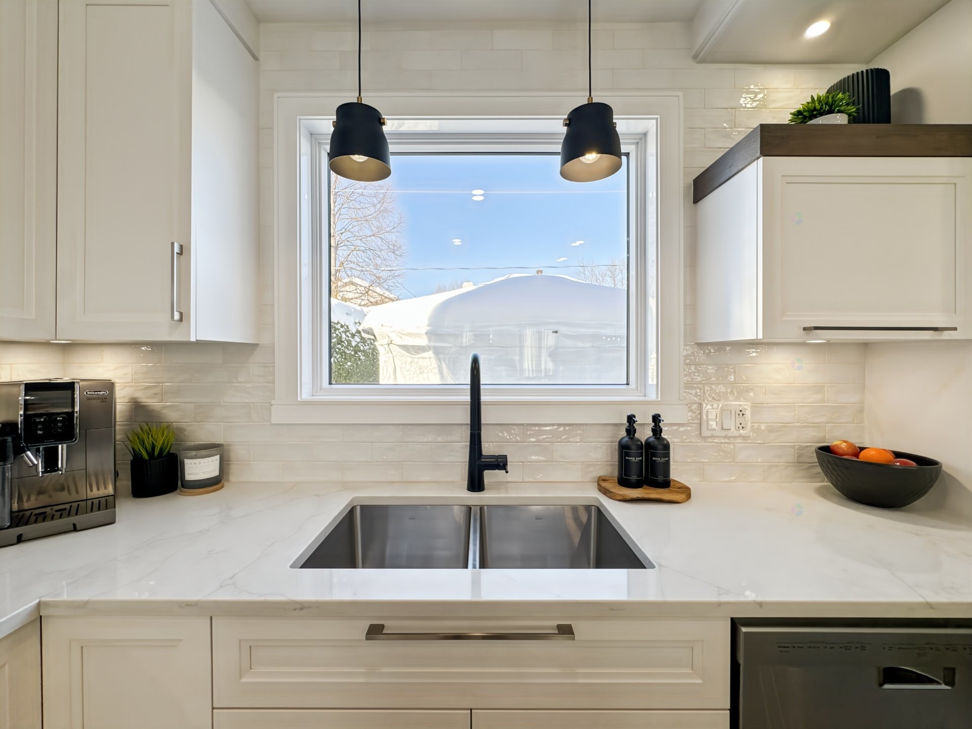 









1978


Rue Émile-Nelligan

,
Varennes,




QC
J3X1X1

