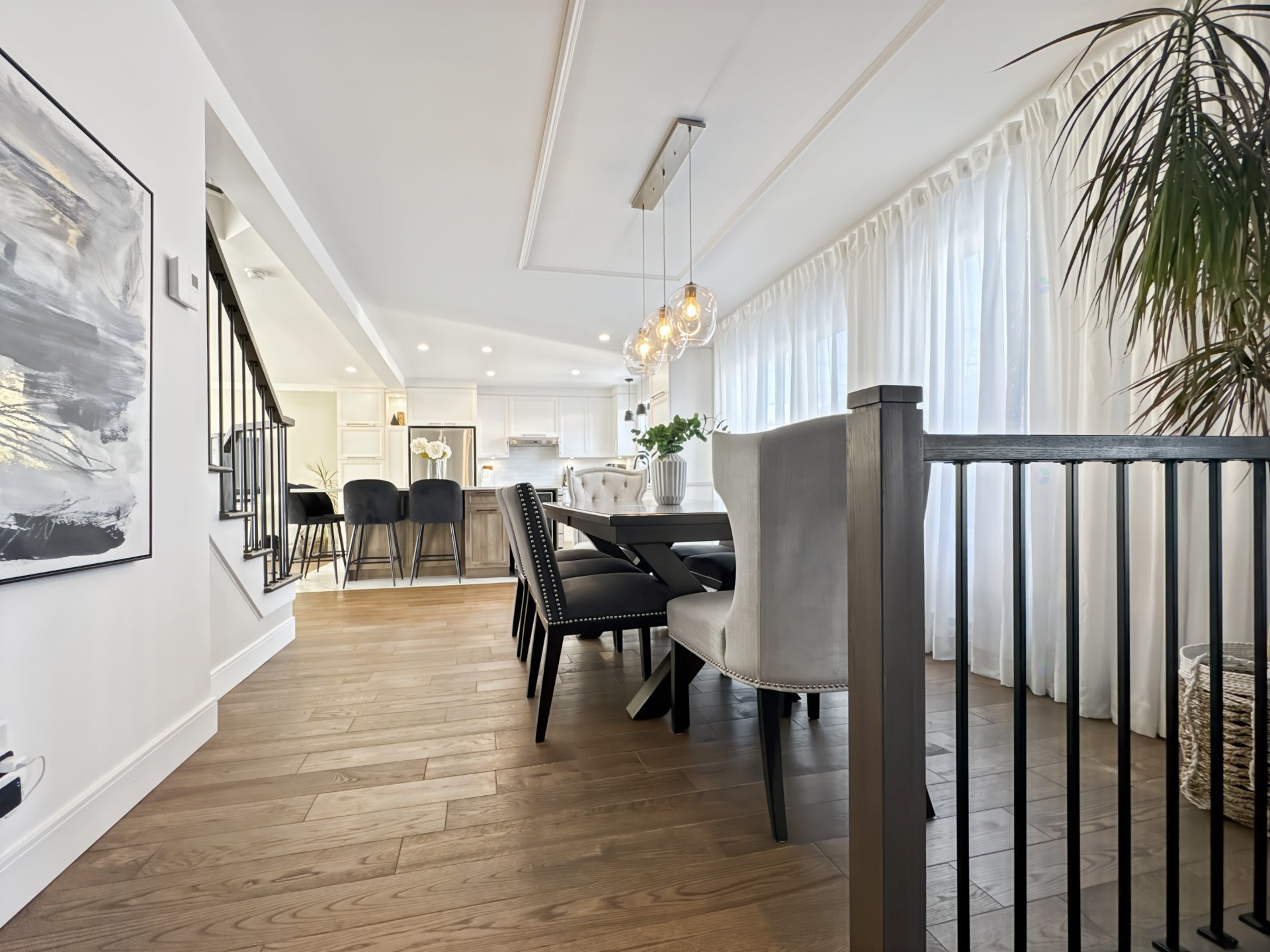 









1978


Rue Émile-Nelligan

,
Varennes,




QC
J3X1X1

