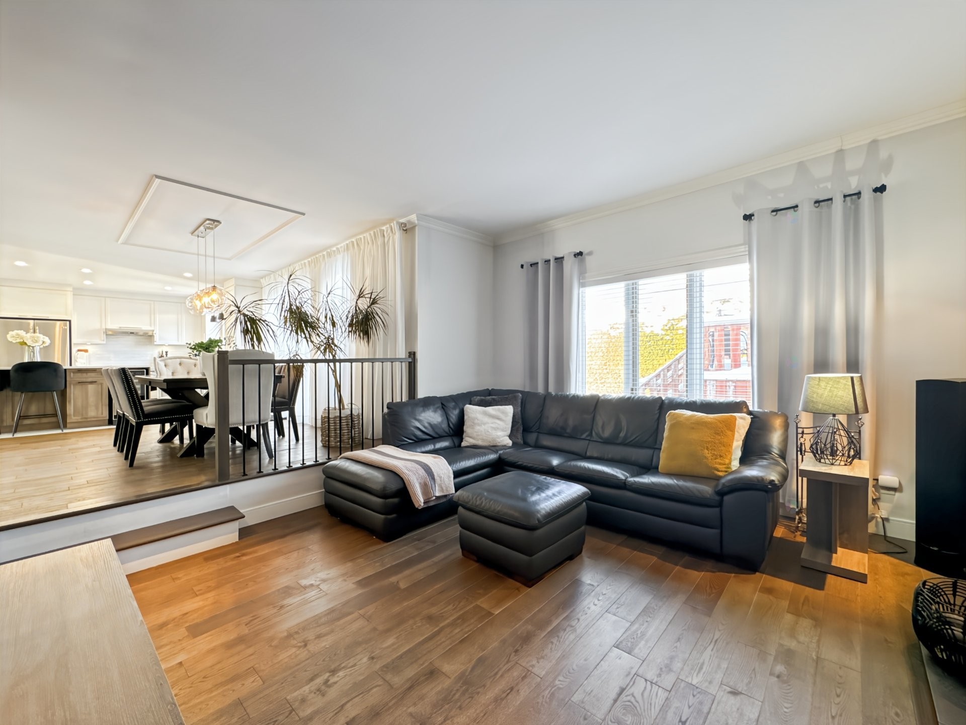 









1978


Rue Émile-Nelligan

,
Varennes,




QC
J3X1X1

