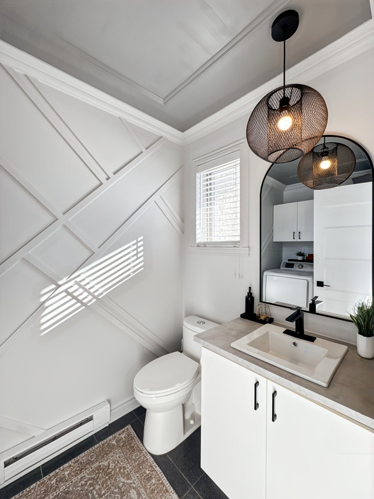 









1978


Rue Émile-Nelligan

,
Varennes,




QC
J3X1X1

