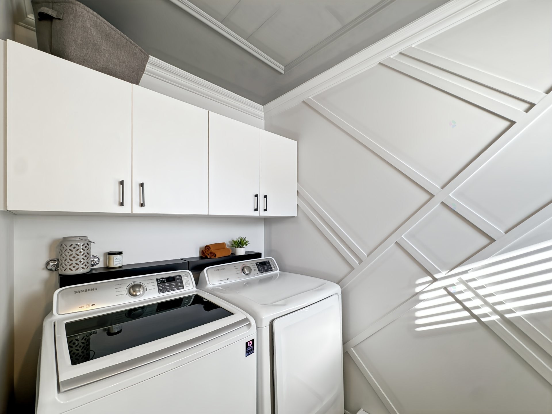 









1978


Rue Émile-Nelligan

,
Varennes,




QC
J3X1X1

