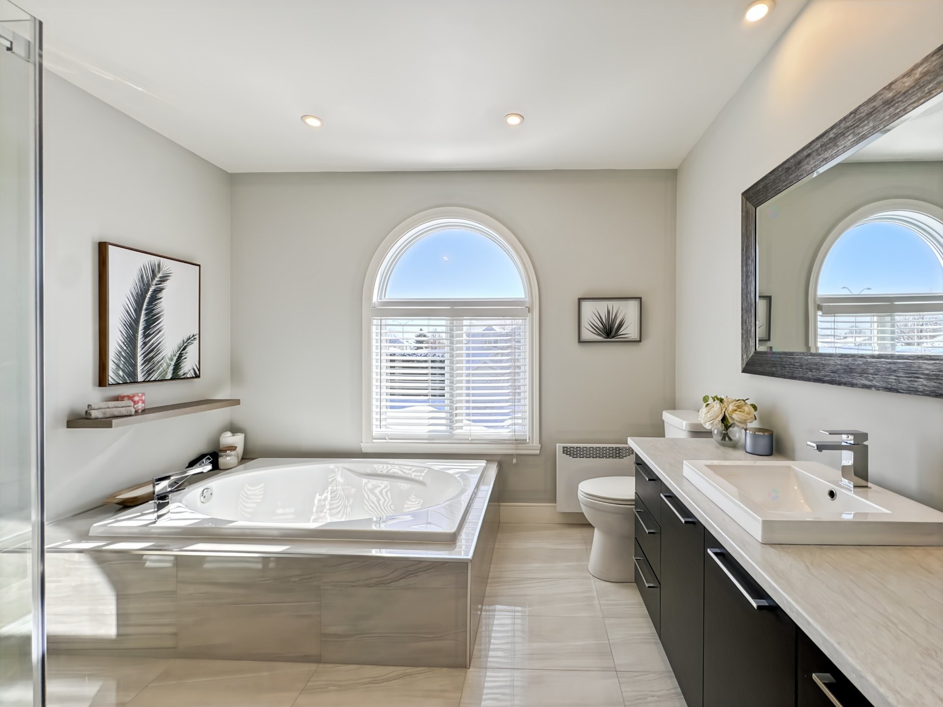 









1978


Rue Émile-Nelligan

,
Varennes,




QC
J3X1X1

