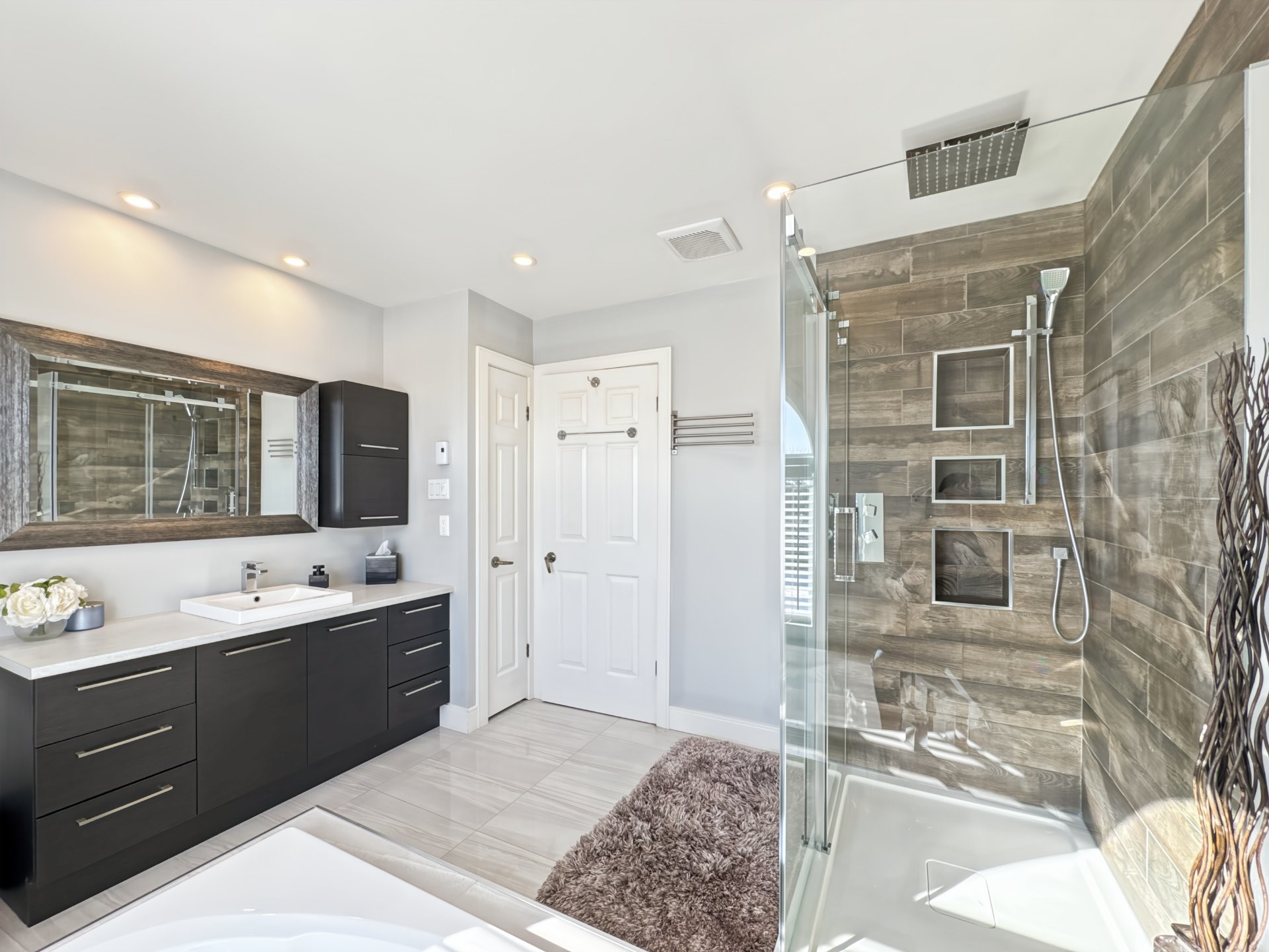 









1978


Rue Émile-Nelligan

,
Varennes,




QC
J3X1X1

