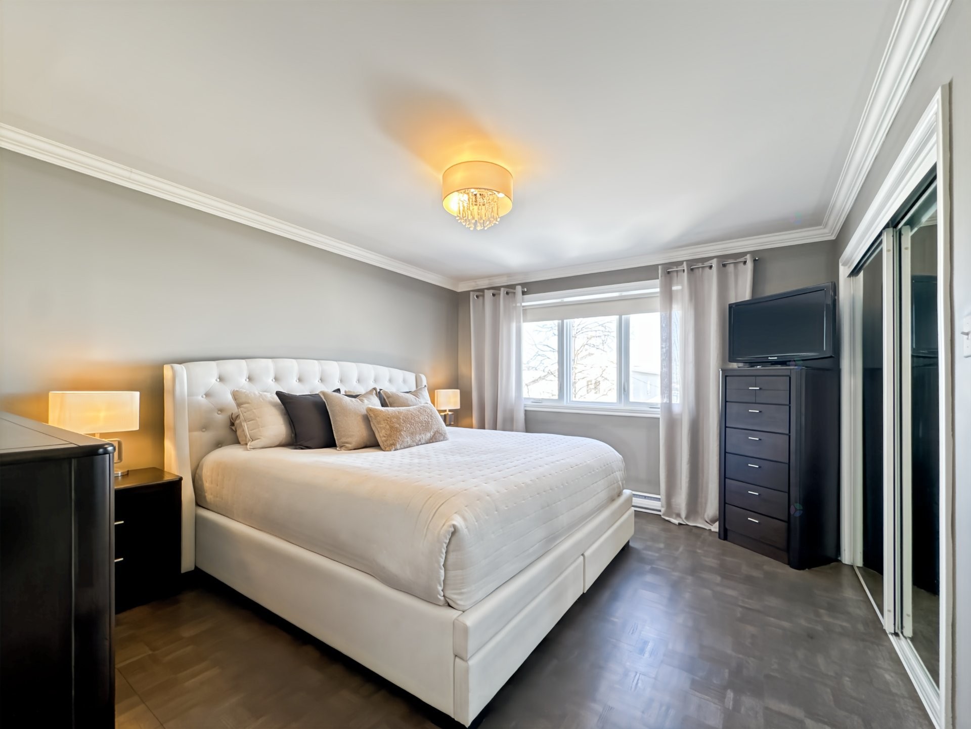 









1978


Rue Émile-Nelligan

,
Varennes,




QC
J3X1X1

