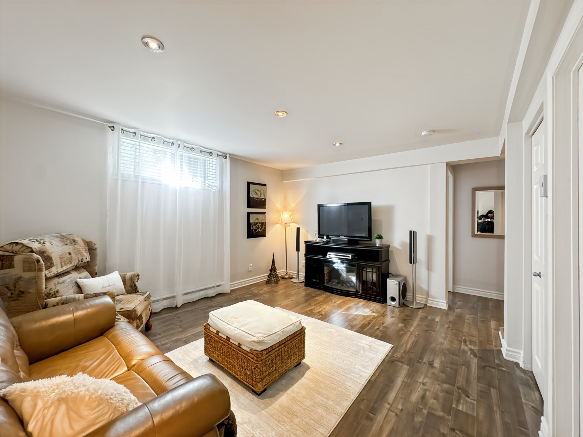 









1978


Rue Émile-Nelligan

,
Varennes,




QC
J3X1X1

