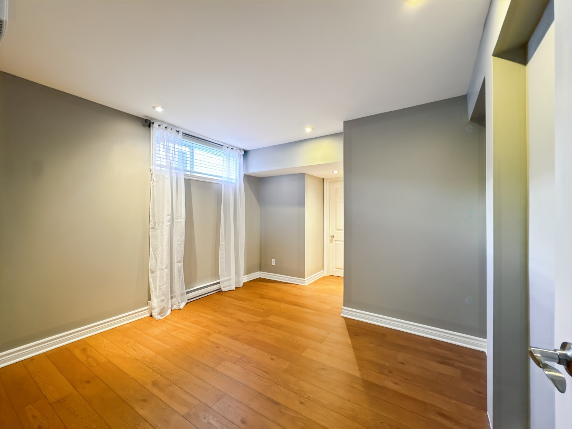 









1978


Rue Émile-Nelligan

,
Varennes,




QC
J3X1X1

