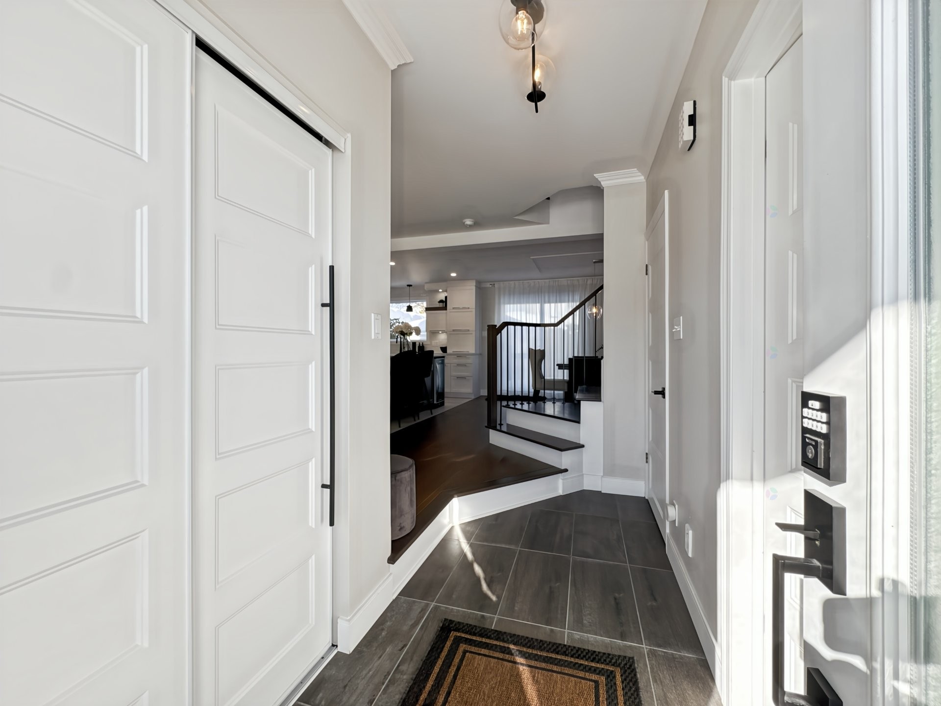 









1978


Rue Émile-Nelligan

,
Varennes,




QC
J3X1X1

