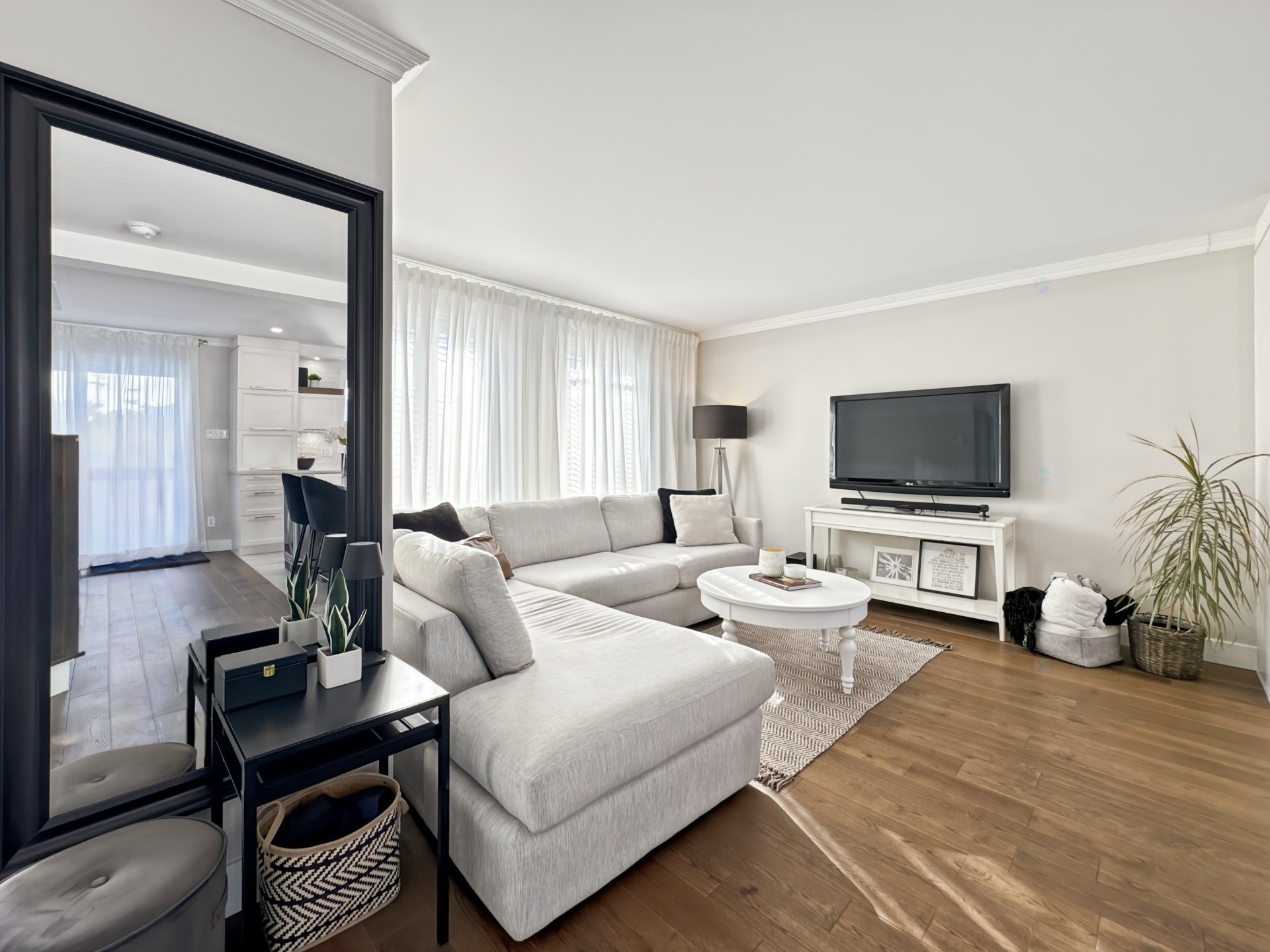 









1978


Rue Émile-Nelligan

,
Varennes,




QC
J3X1X1

