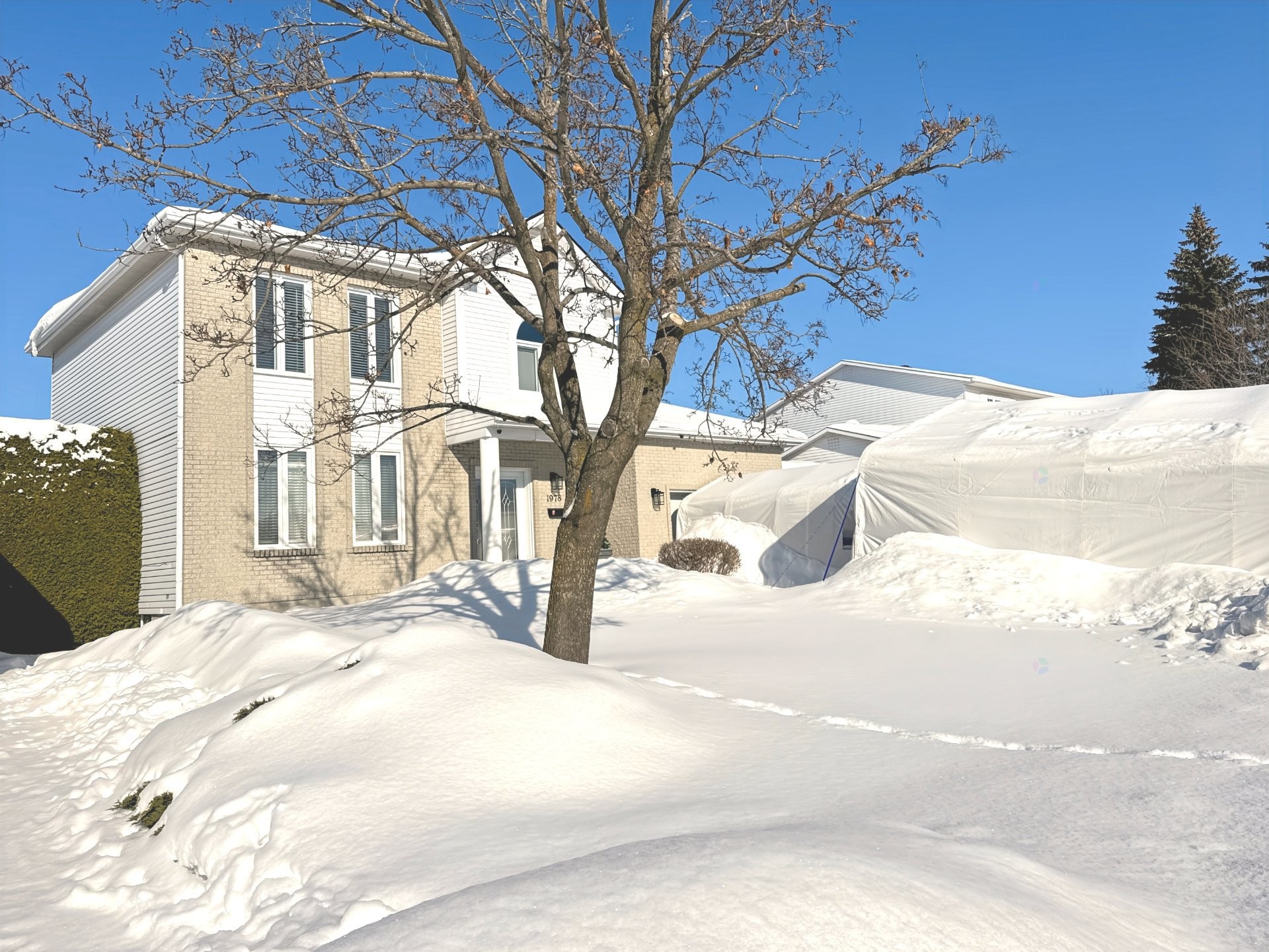 









1978


Rue Émile-Nelligan

,
Varennes,




QC
J3X1X1

