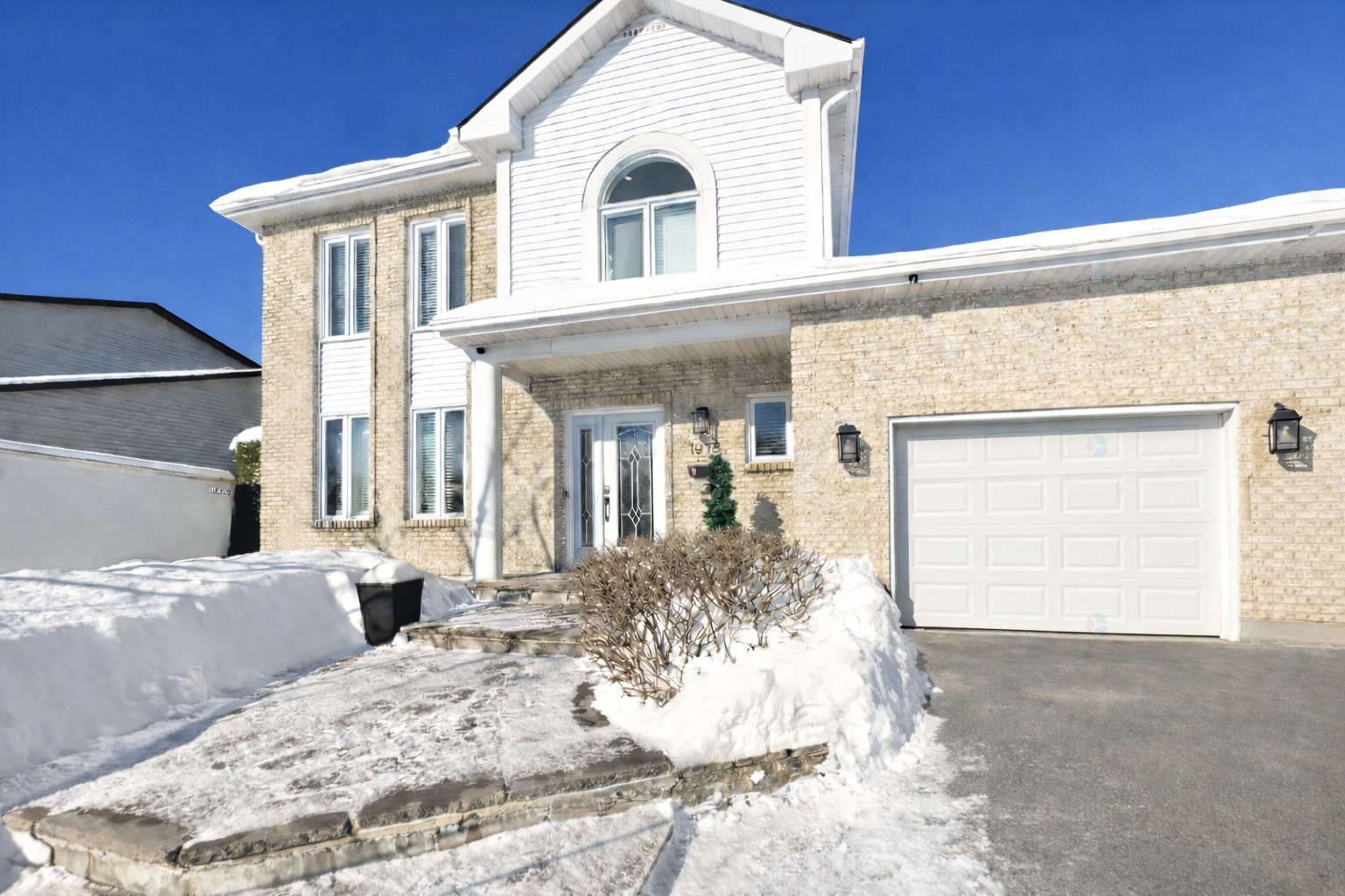 









1978


Rue Émile-Nelligan

,
Varennes,




QC
J3X1X1

