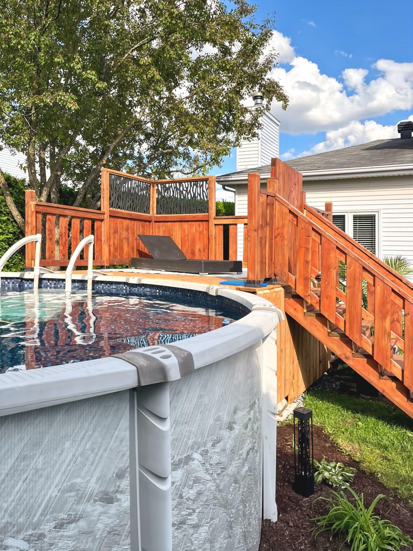 









1978


Rue Émile-Nelligan

,
Varennes,




QC
J3X1X1

