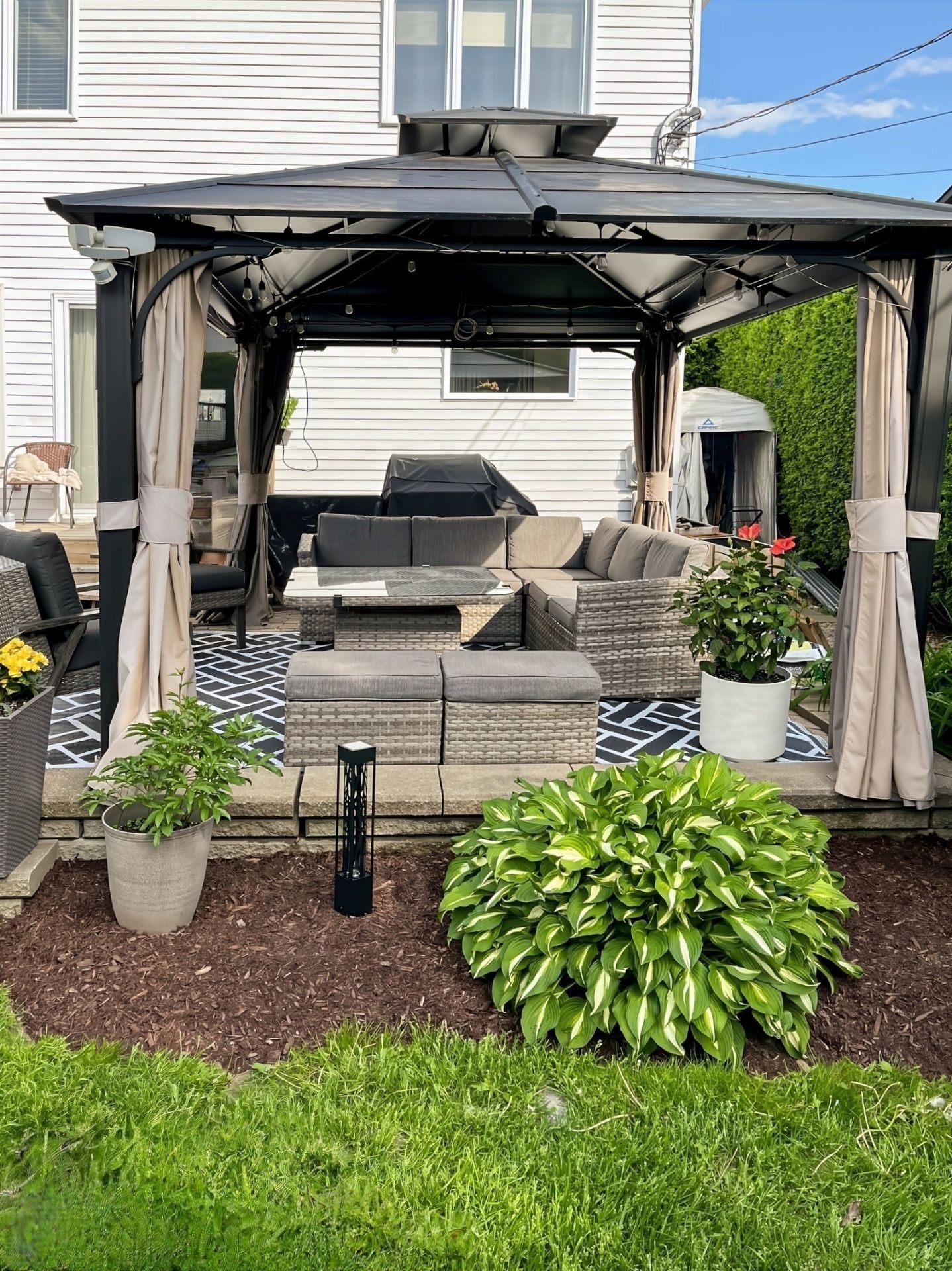 









1978


Rue Émile-Nelligan

,
Varennes,




QC
J3X1X1

