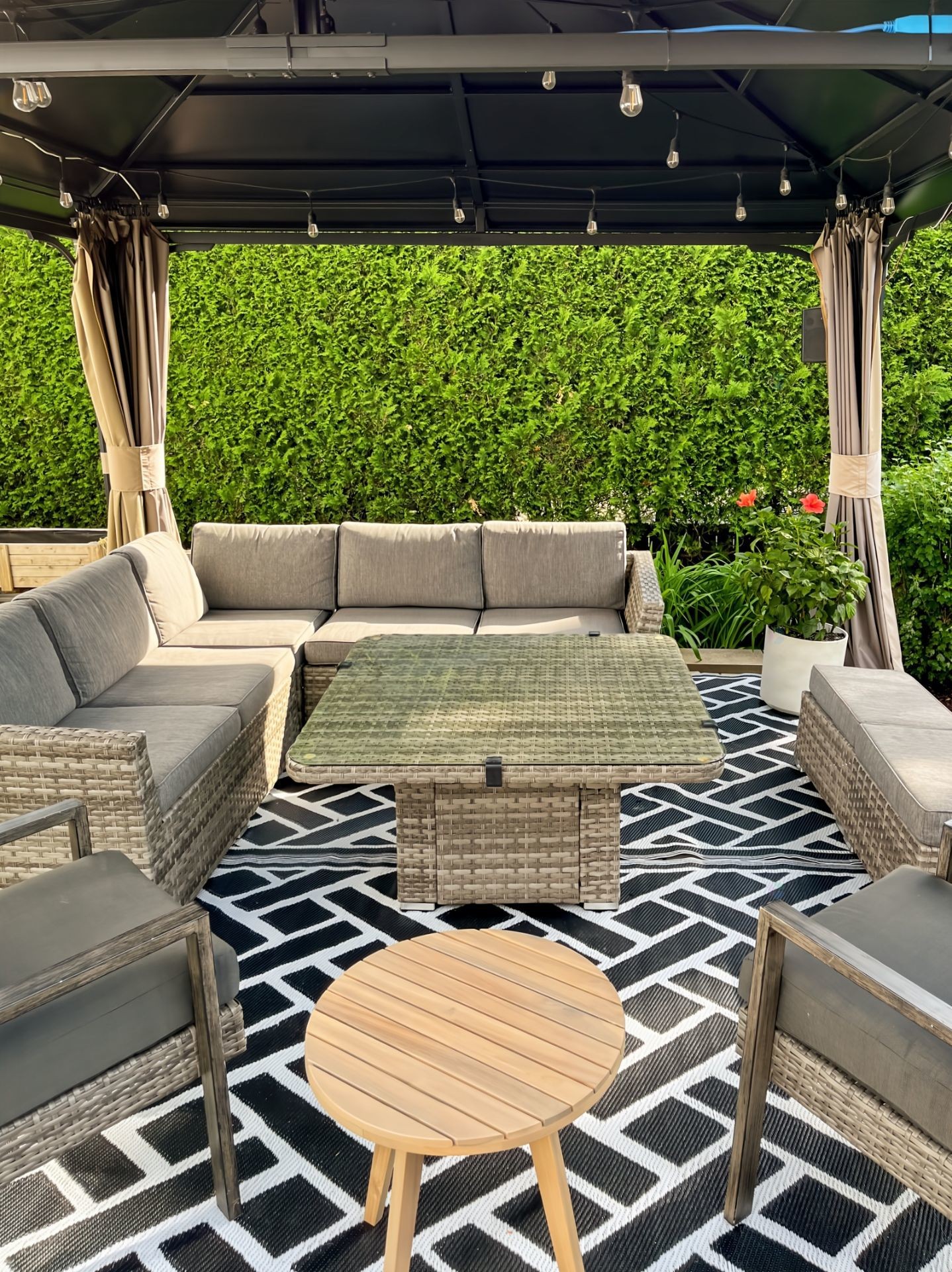 









1978


Rue Émile-Nelligan

,
Varennes,




QC
J3X1X1

