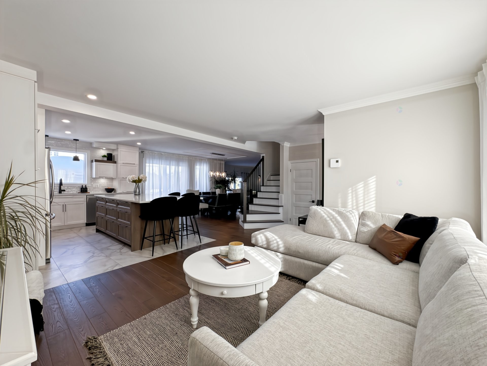 









1978


Rue Émile-Nelligan

,
Varennes,




QC
J3X1X1

