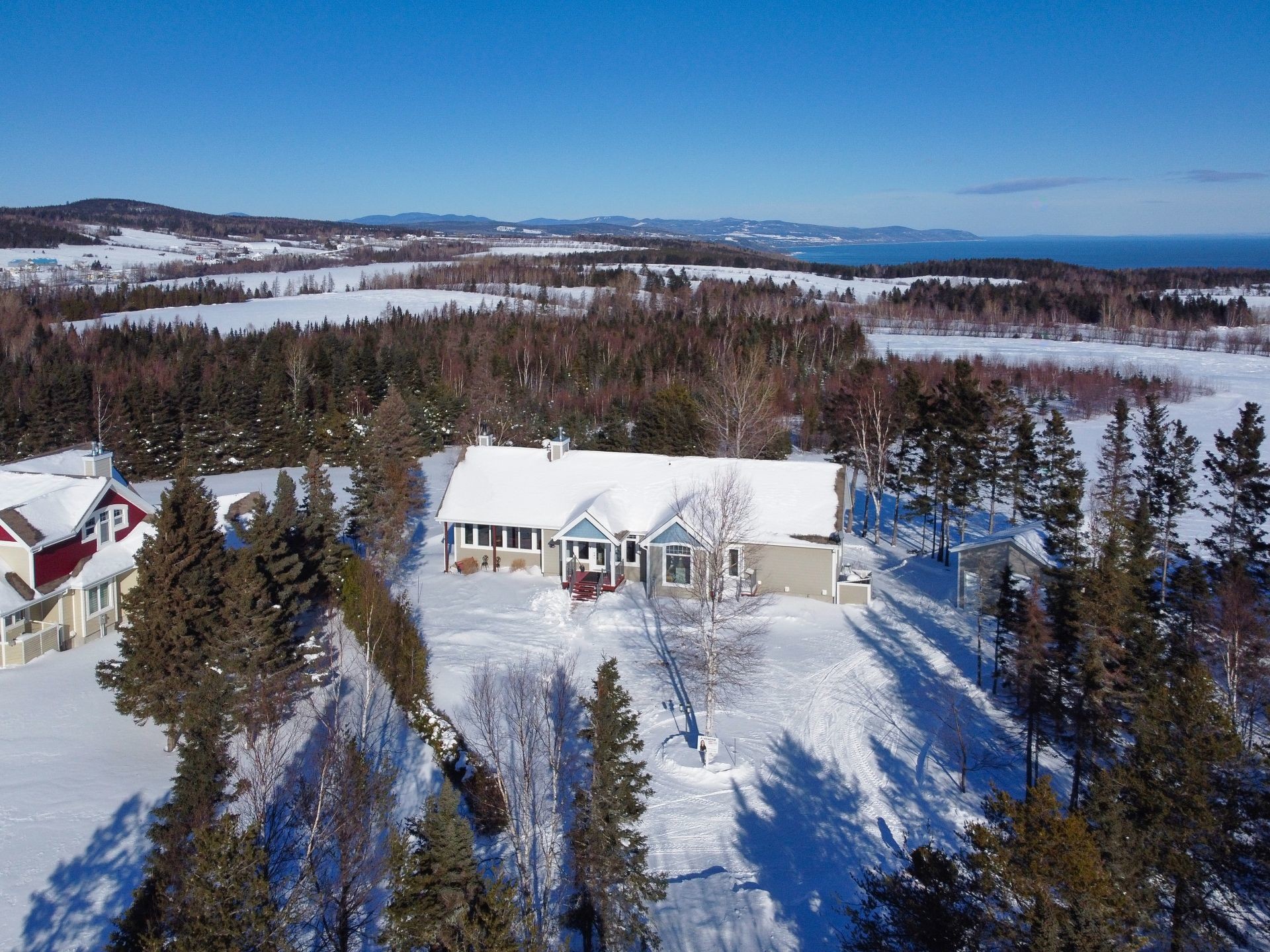 









3341


Route du Fleuve

,
Les Éboulements,




QC
G0A2M0

