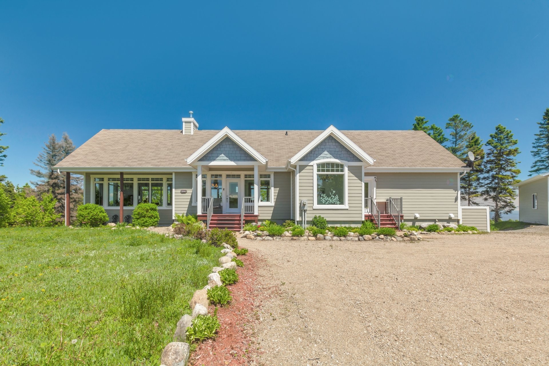 









3341


Route du Fleuve

,
Les Éboulements,




QC
G0A2M0

