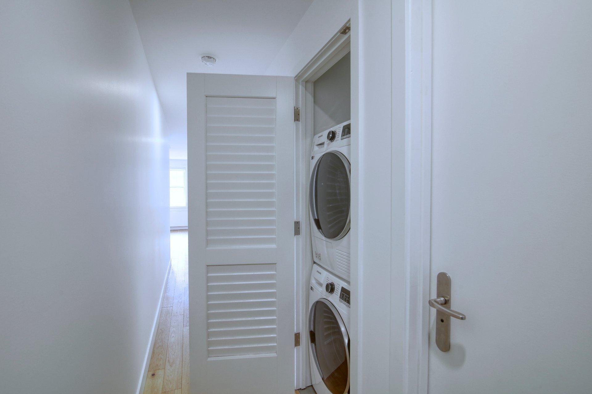 









1


Av. Rosemount

, 53,
Westmount,




QC
H3Y3G6

