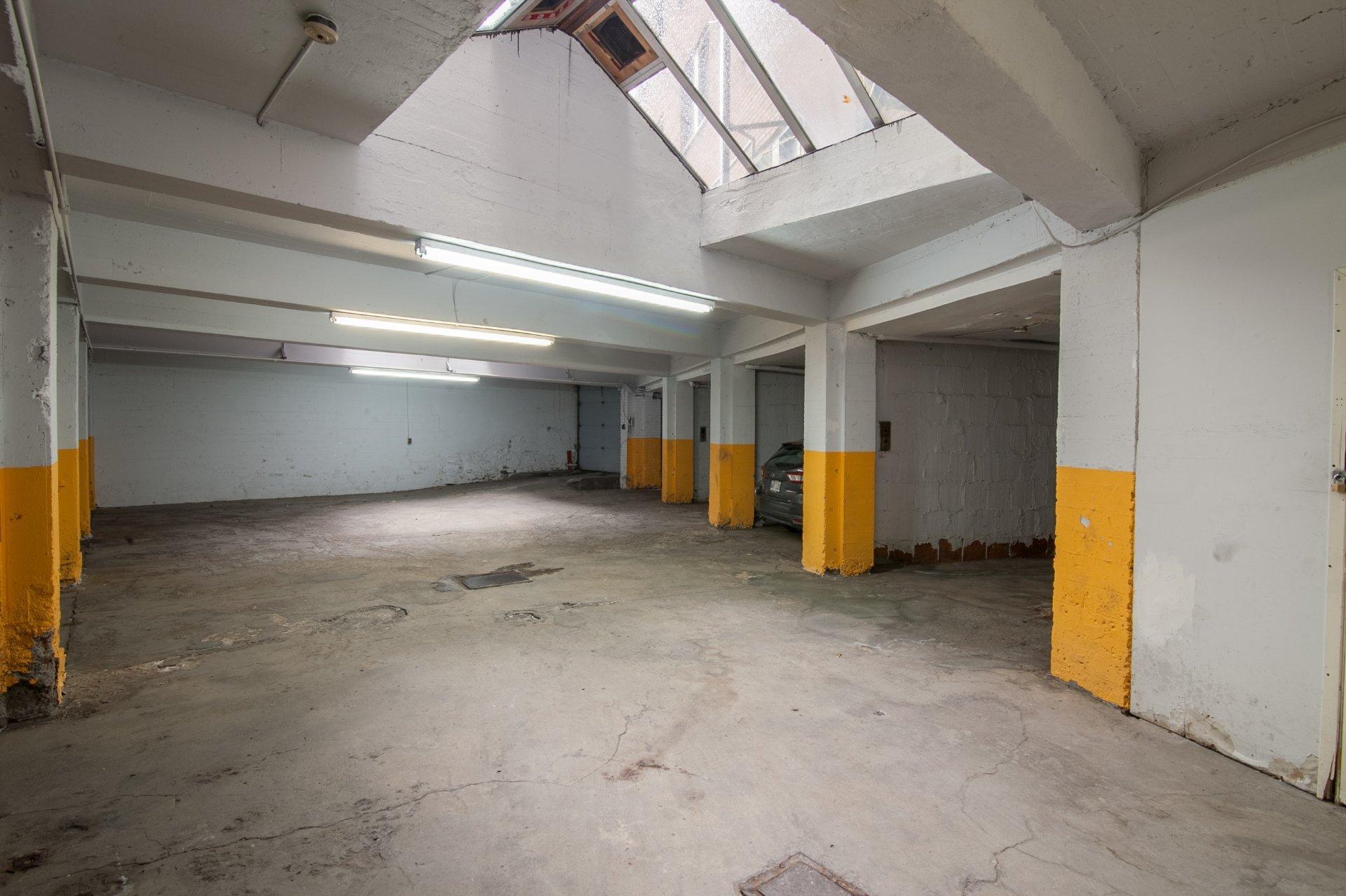 









1


Av. Rosemount

, 53,
Westmount,




QC
H3Y3G6

