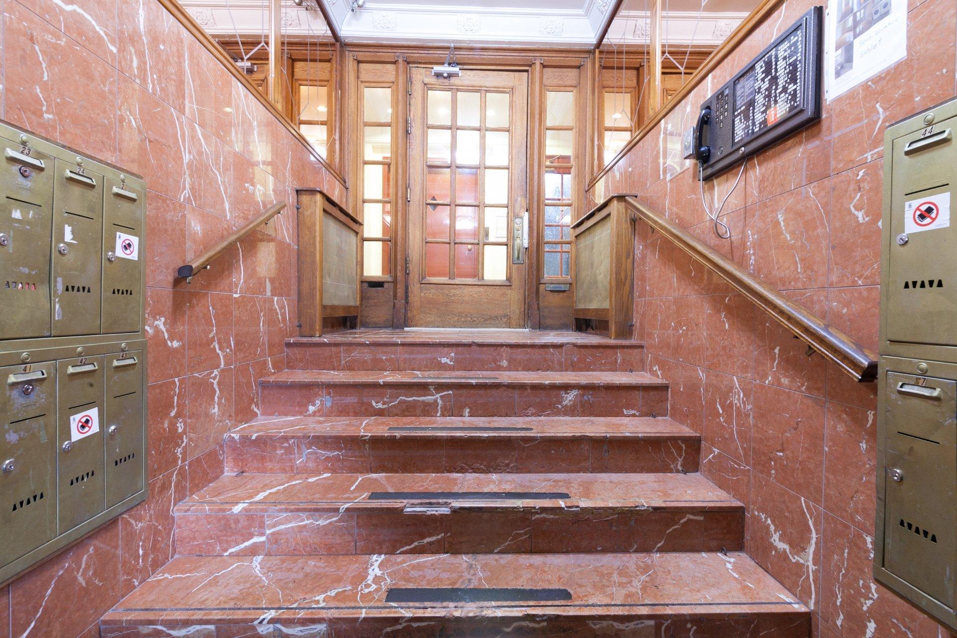 









1


Av. Rosemount

, 53,
Westmount,




QC
H3Y3G6

