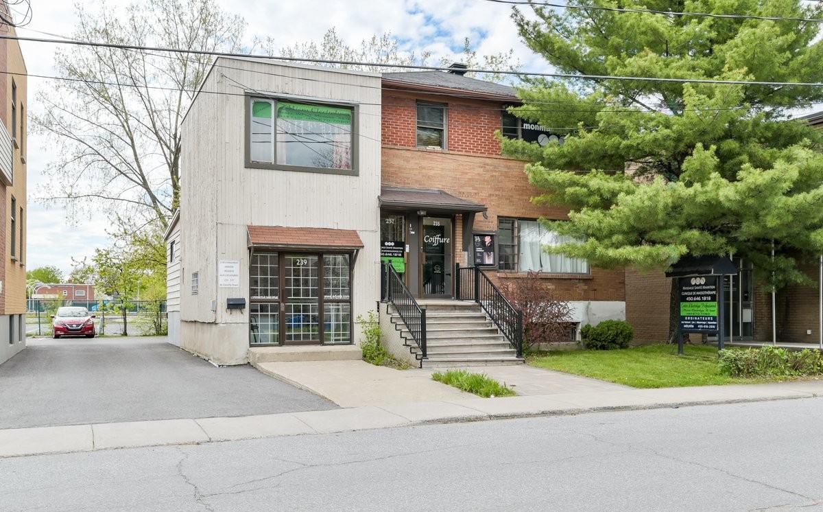 









235

 - 239


Rue De Gentilly O.

,
Longueuil (Le Vieux-Longueuil),




QC
J4H1Z5

