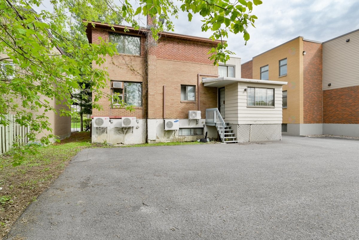 









235

 - 239


Rue De Gentilly O.

,
Longueuil (Le Vieux-Longueuil),




QC
J4H1Z5

