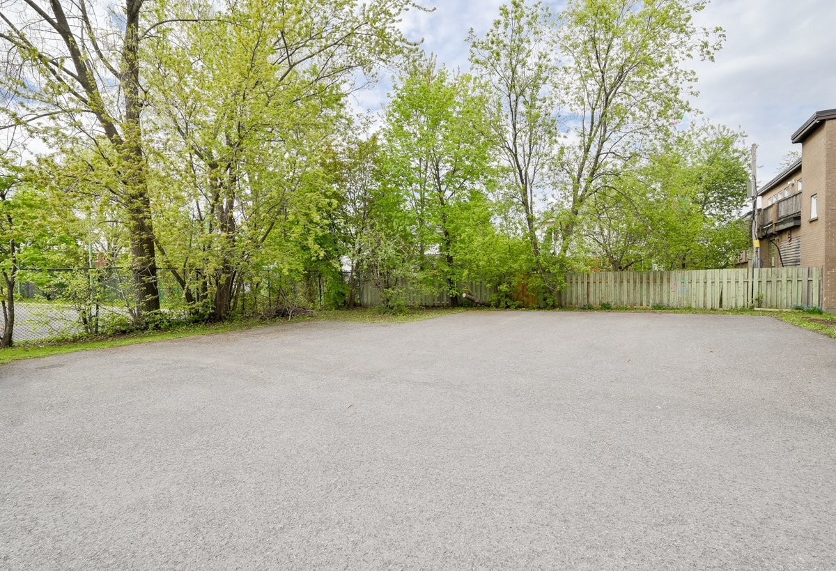 









235

 - 239


Rue De Gentilly O.

,
Longueuil (Le Vieux-Longueuil),




QC
J4H1Z5

