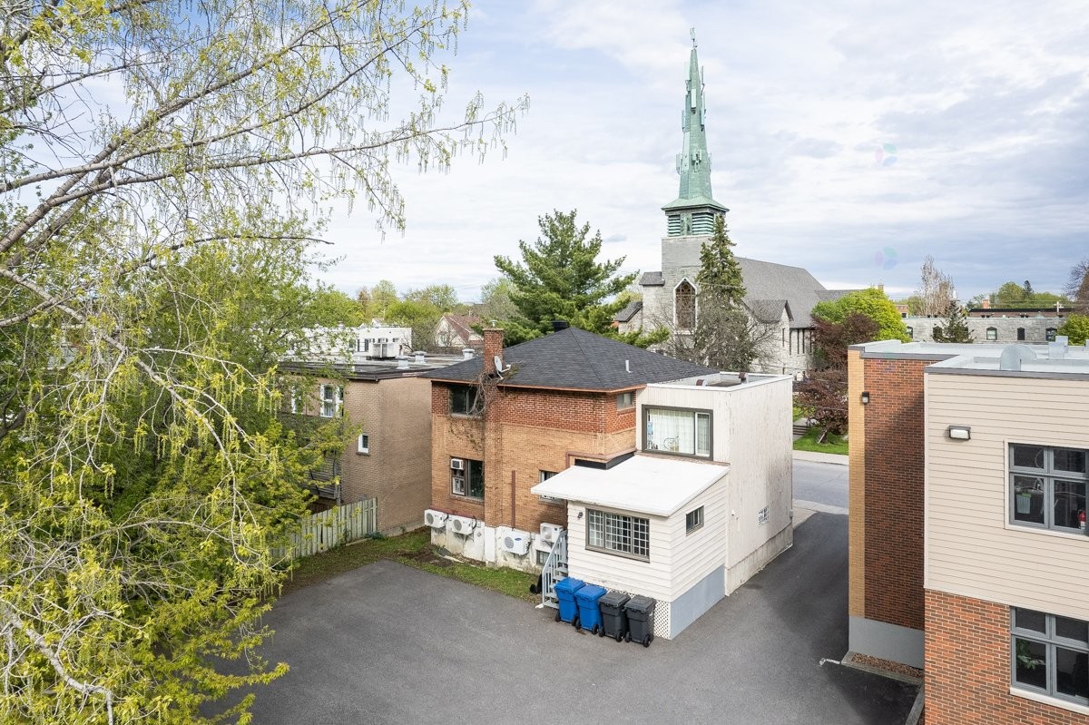 









235

 - 239


Rue De Gentilly O.

,
Longueuil (Le Vieux-Longueuil),




QC
J4H1Z5

