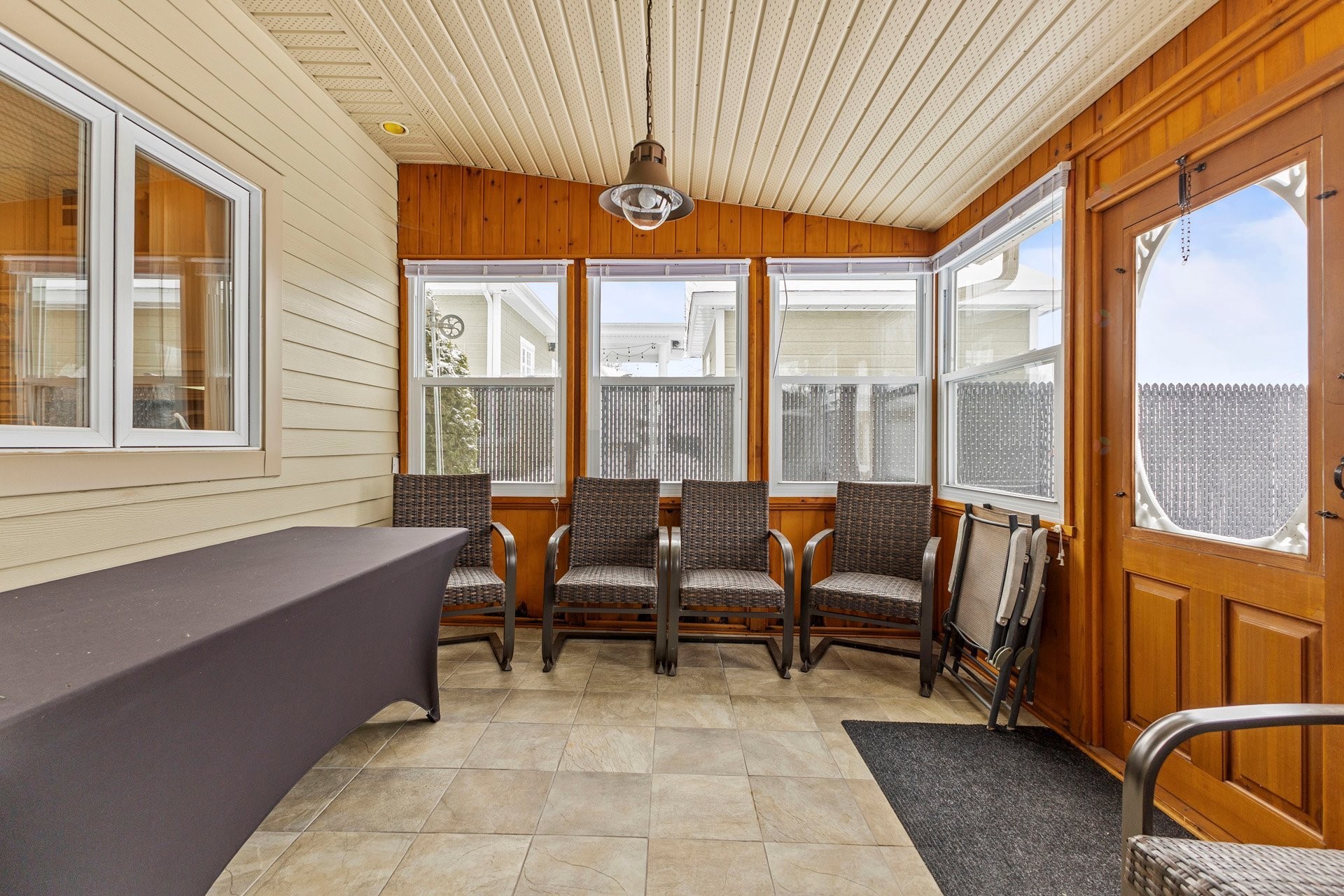 









115


85e Avenue

,
Saint-Zotique,




QC
J0P1Z0

