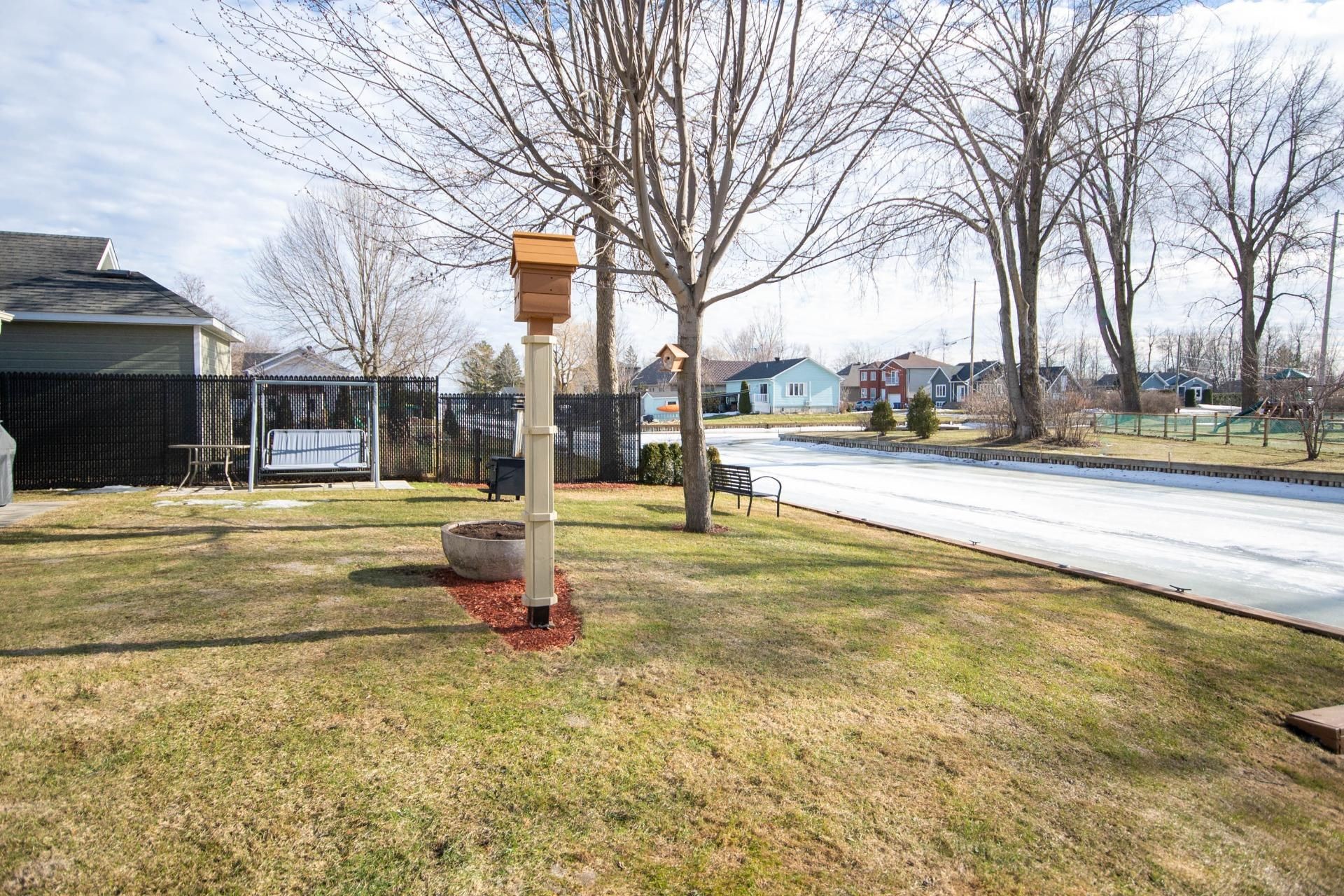 









115


85e Avenue

,
Saint-Zotique,




QC
J0P1Z0

