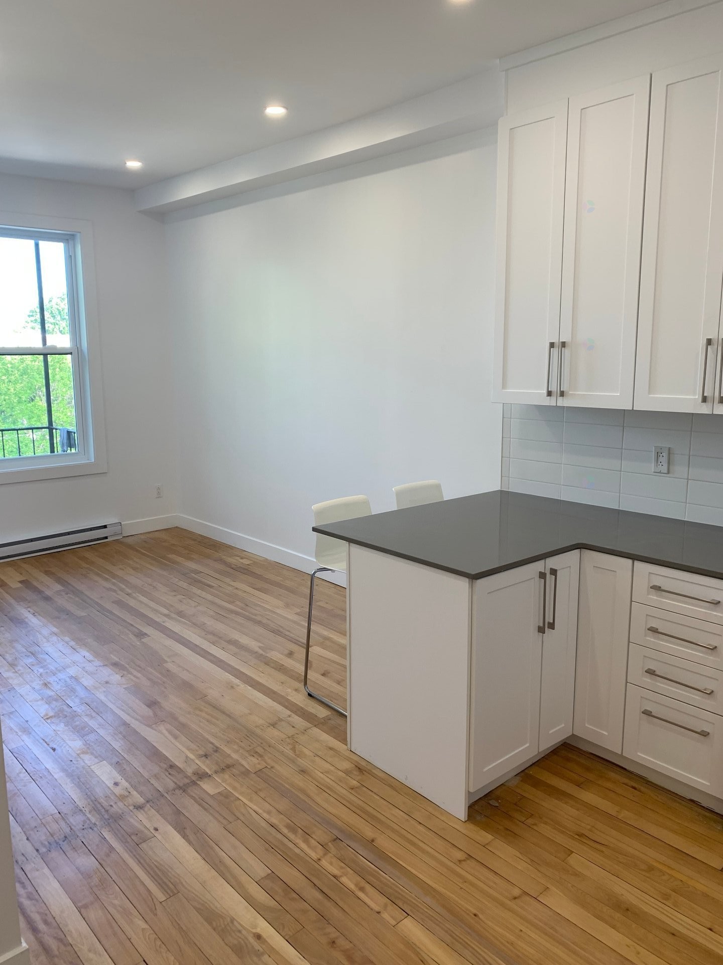 









2335


Tsse Guindon

,
Montréal (Le Plateau-Mont-Royal),




QC
H2H2L7

