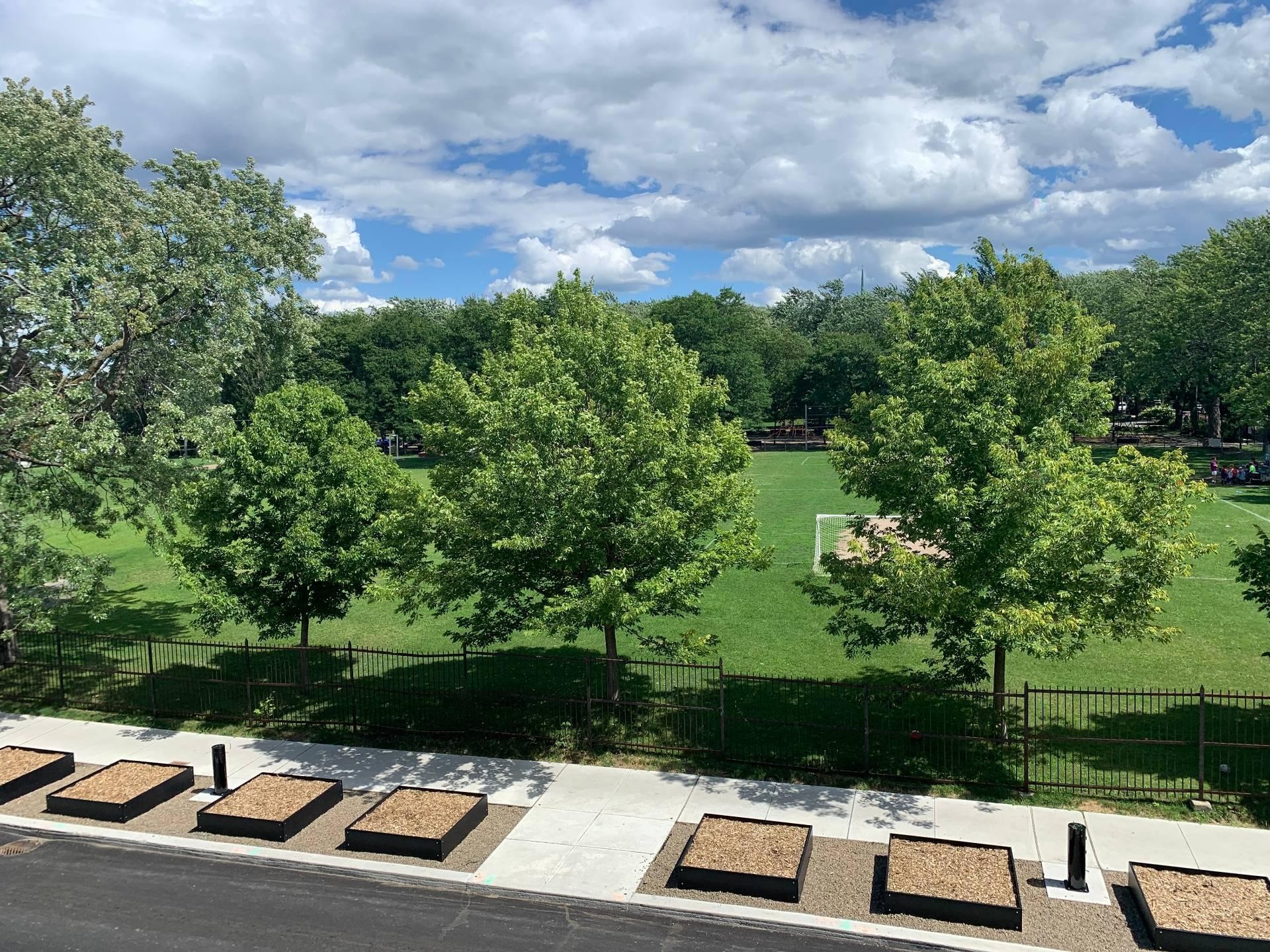 









2335


Tsse Guindon

,
Montréal (Le Plateau-Mont-Royal),




QC
H2H2L7

