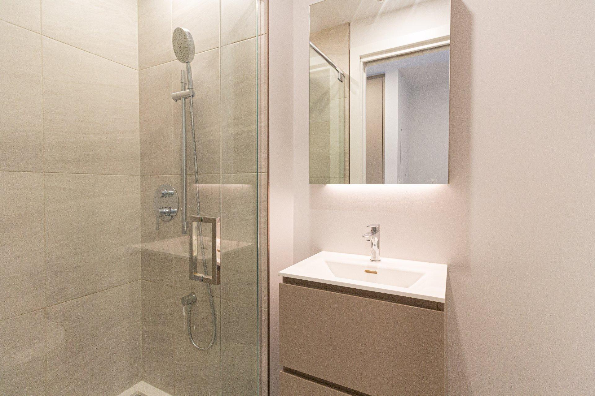 









1500


Boul. René-Lévesque O.

, 1903,
Montréal (Ville-Marie),




QC
H3G0H6

