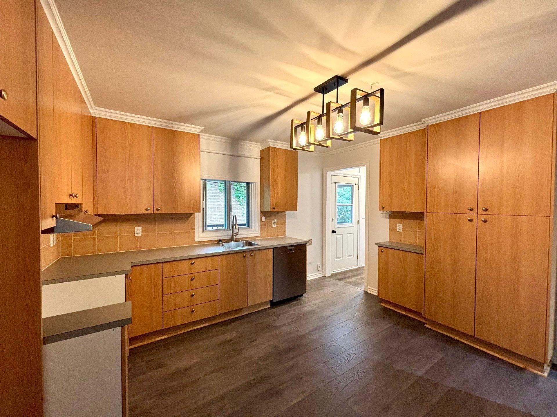 









167

 - 167B


3e Avenue

,
L'Île-Perrot,




QC
J7V4Y6

