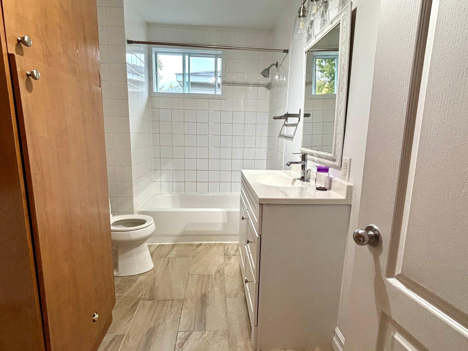 









167

 - 167B


3e Avenue

,
L'Île-Perrot,




QC
J7V4Y6

