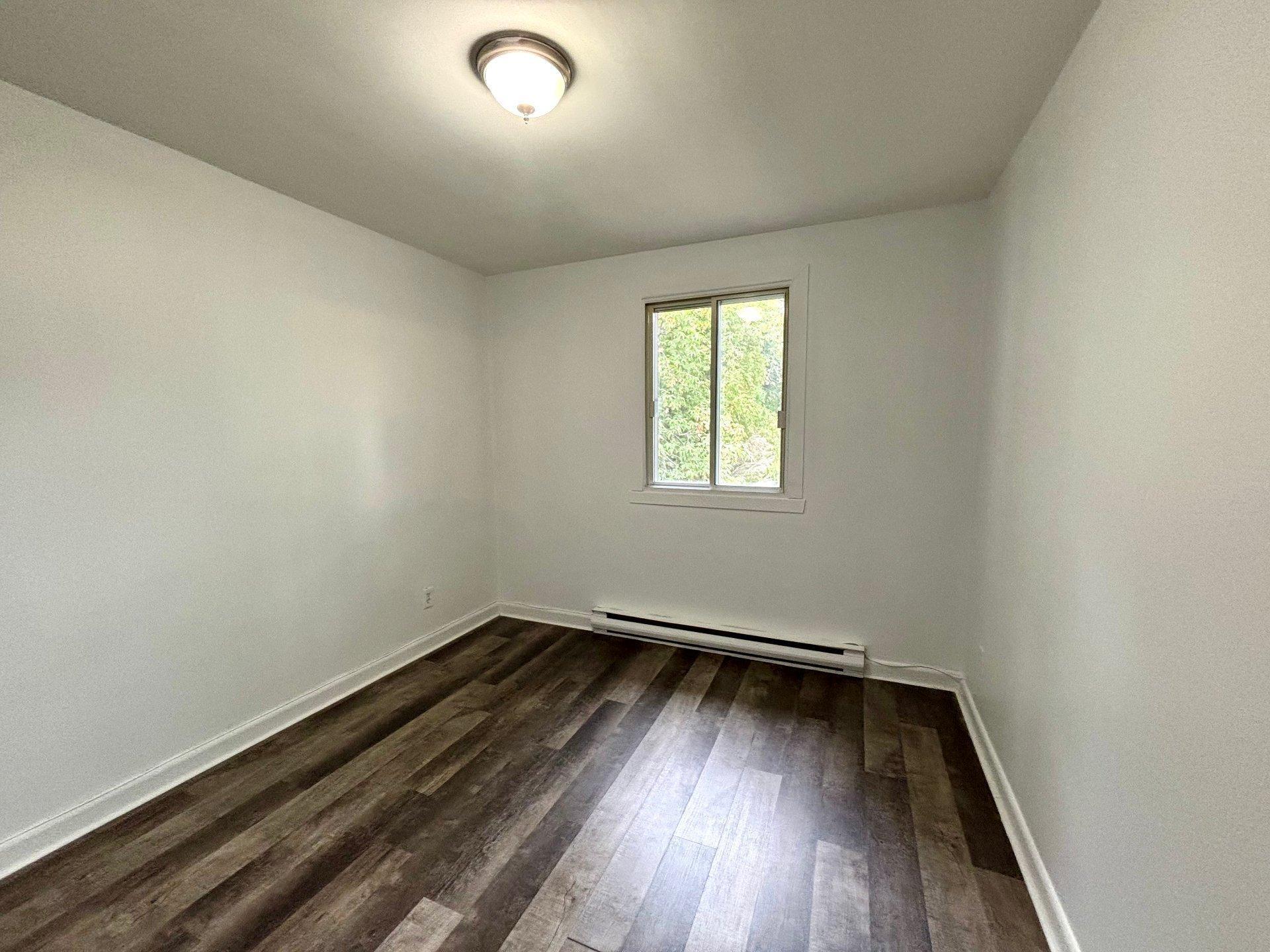 









167

 - 167B


3e Avenue

,
L'Île-Perrot,




QC
J7V4Y6

