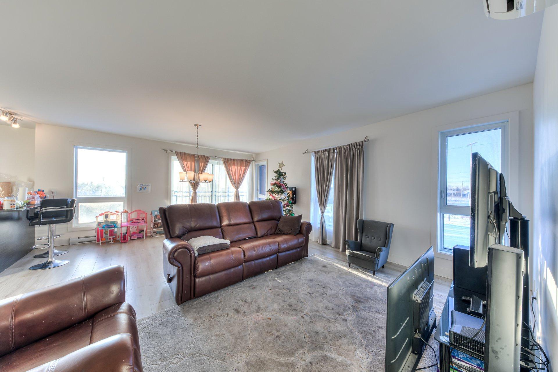 









683


Rue Péladeau

,
Laval (Auteuil),




QC
H7K2S1

