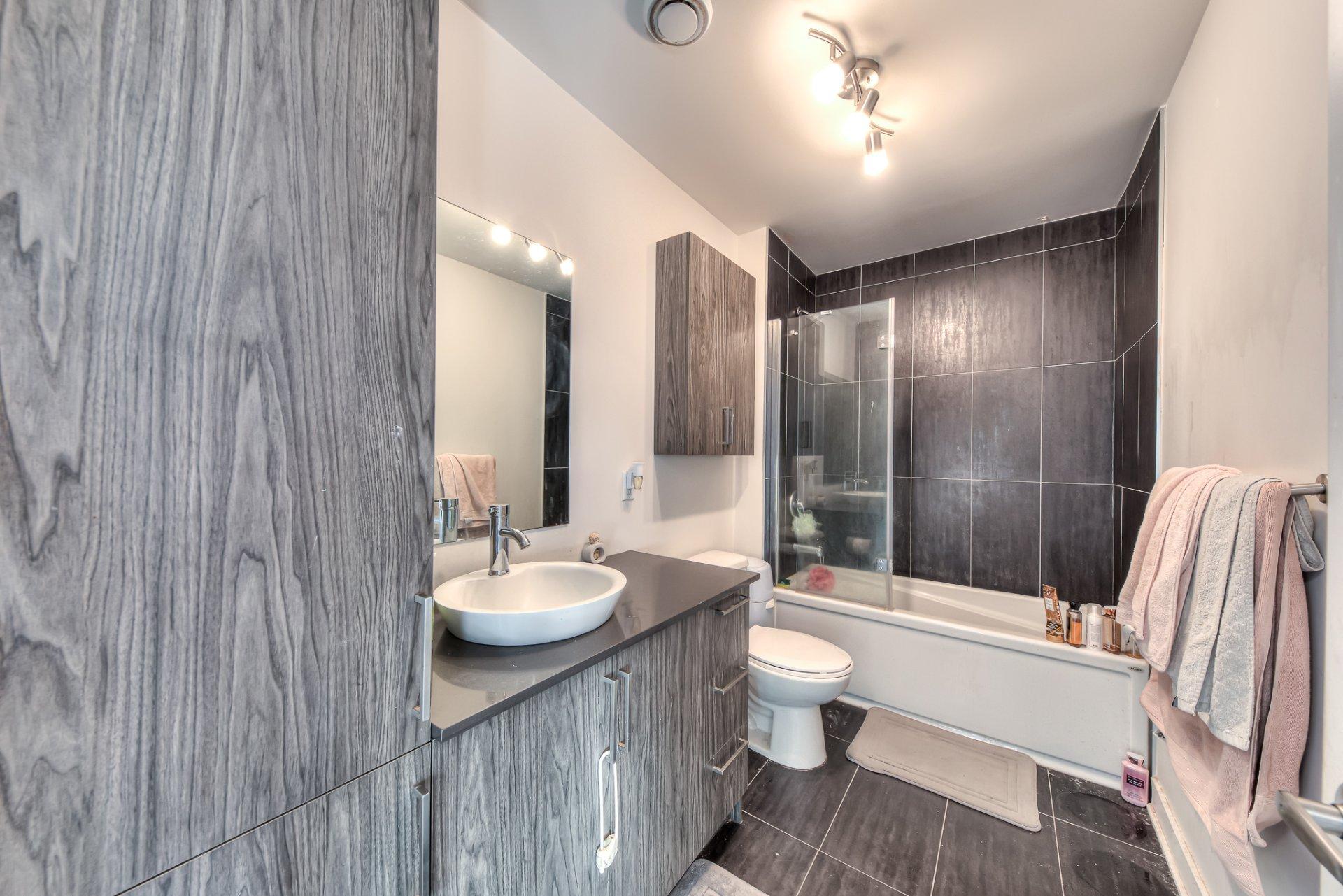 









683


Rue Péladeau

,
Laval (Auteuil),




QC
H7K2S1

