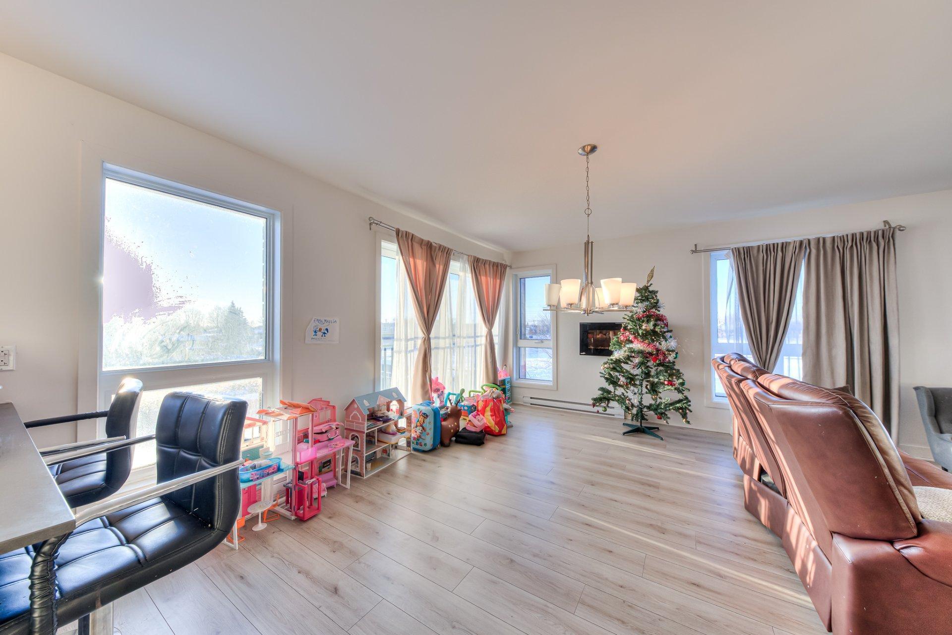 









683


Rue Péladeau

,
Laval (Auteuil),




QC
H7K2S1

