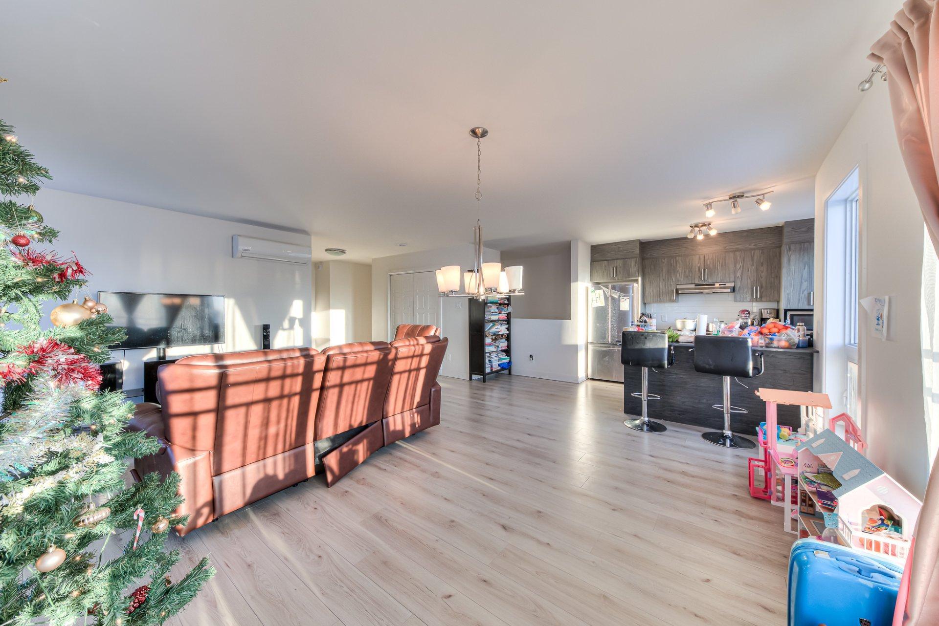 









683


Rue Péladeau

,
Laval (Auteuil),




QC
H7K2S1

