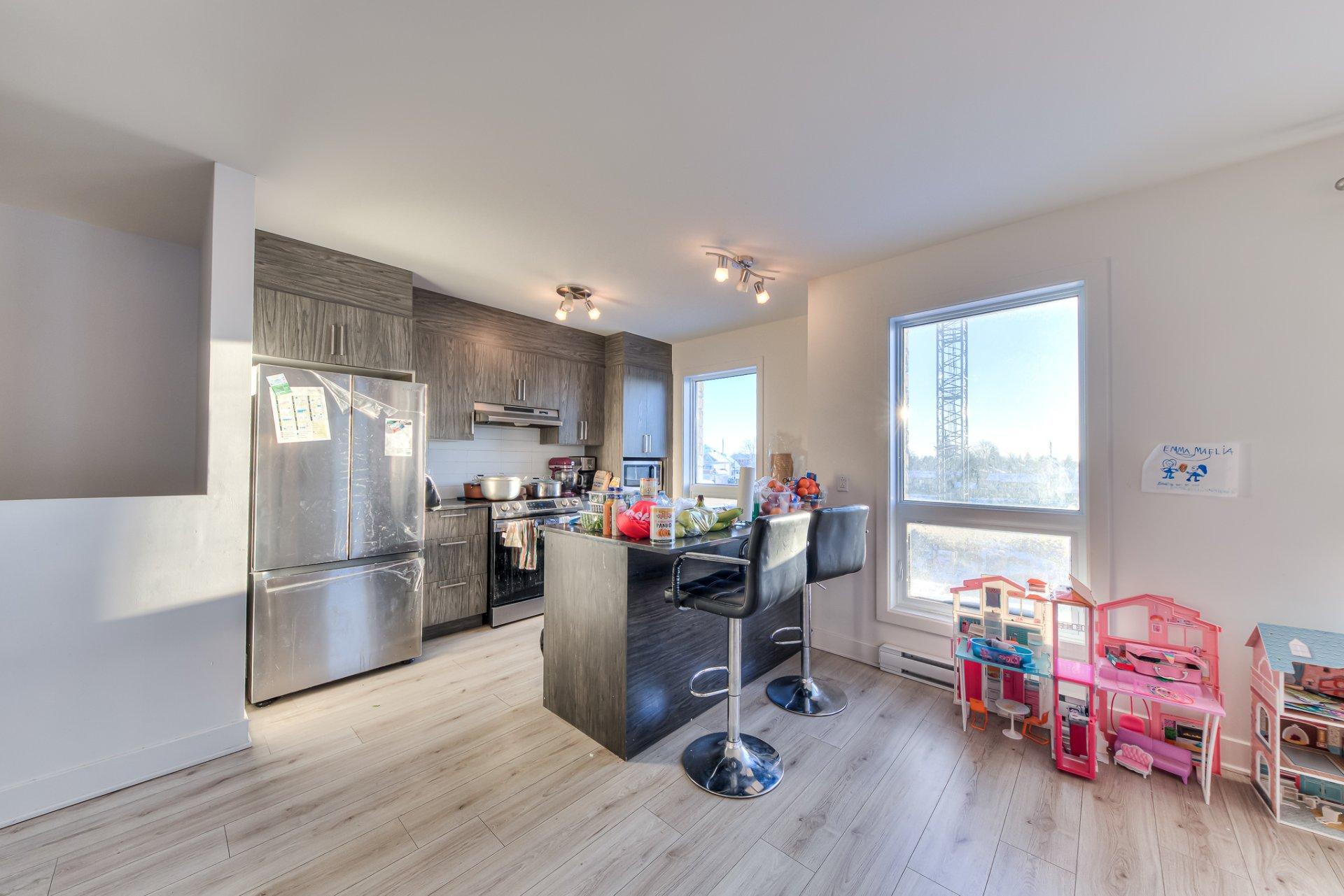 









683


Rue Péladeau

,
Laval (Auteuil),




QC
H7K2S1

