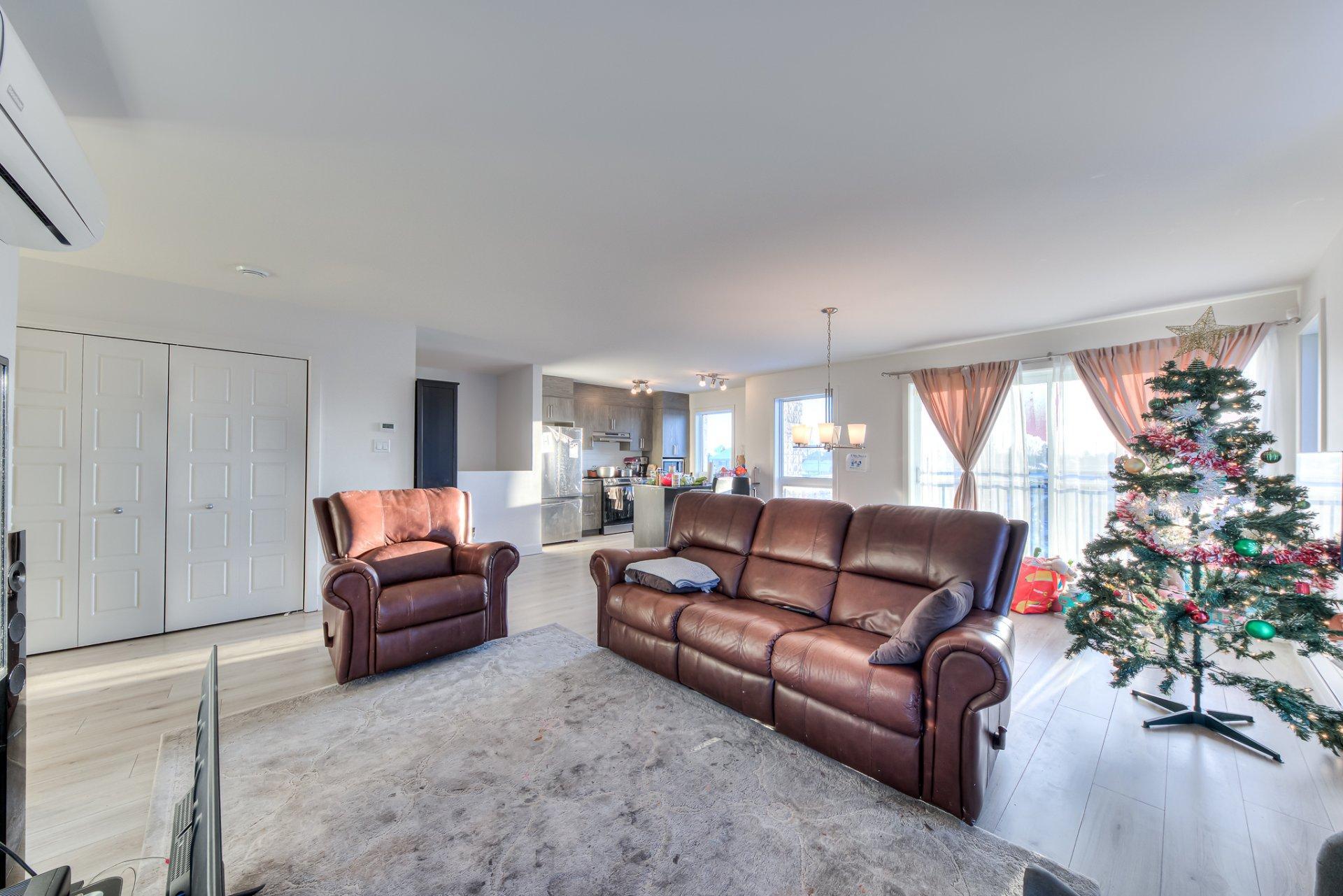 









683


Rue Péladeau

,
Laval (Auteuil),




QC
H7K2S1

